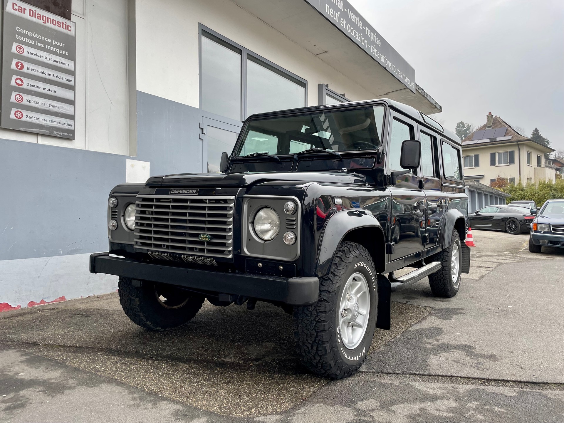 LAND ROVER Defender 110 SW 2.5 Td5 Black Edition-image-0