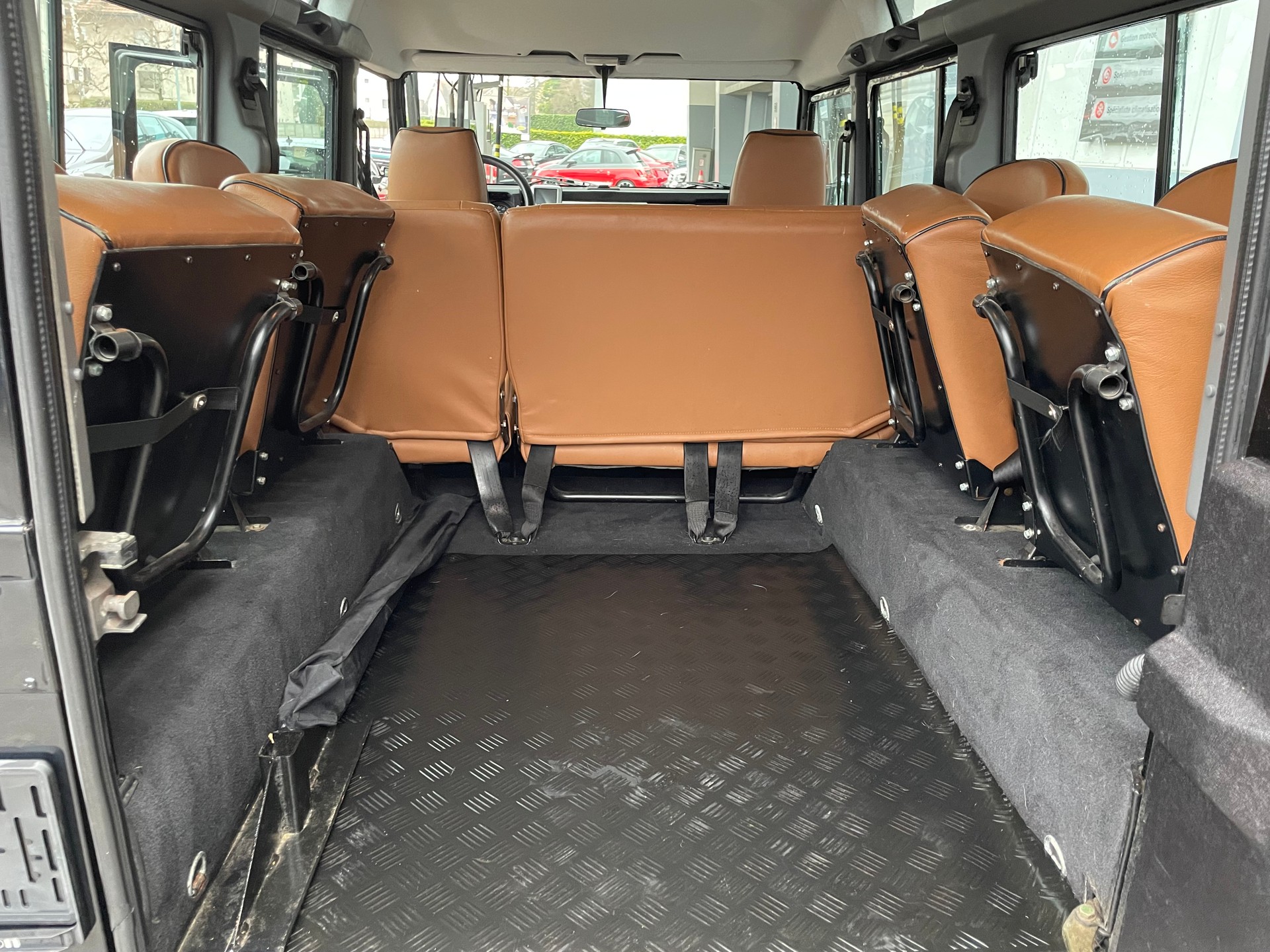 LAND ROVER Defender 110 SW 2.5 Td5 Black Edition-image-13