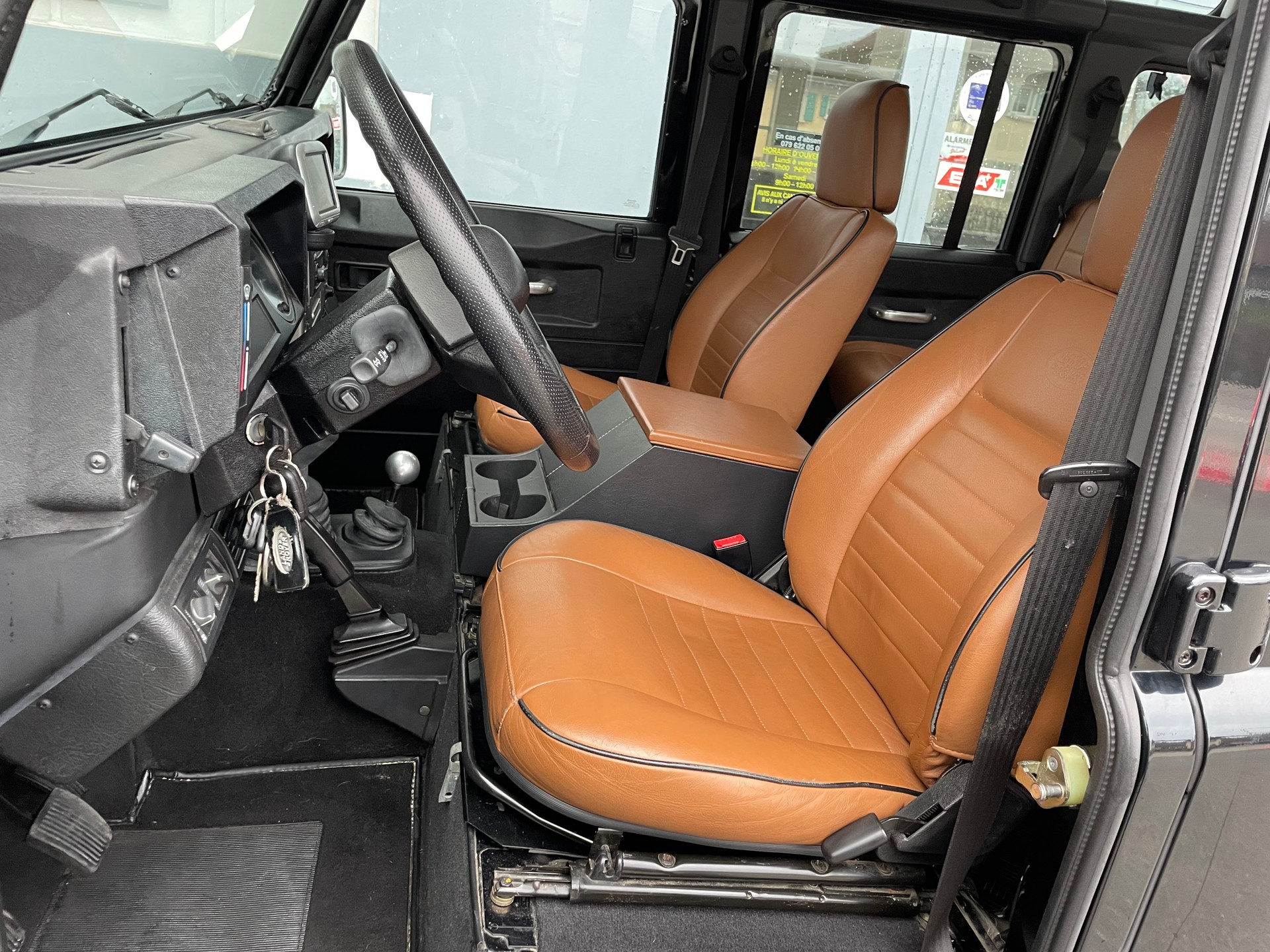 LAND ROVER Defender 110 SW 2.5 Td5 Black Edition-image-9
