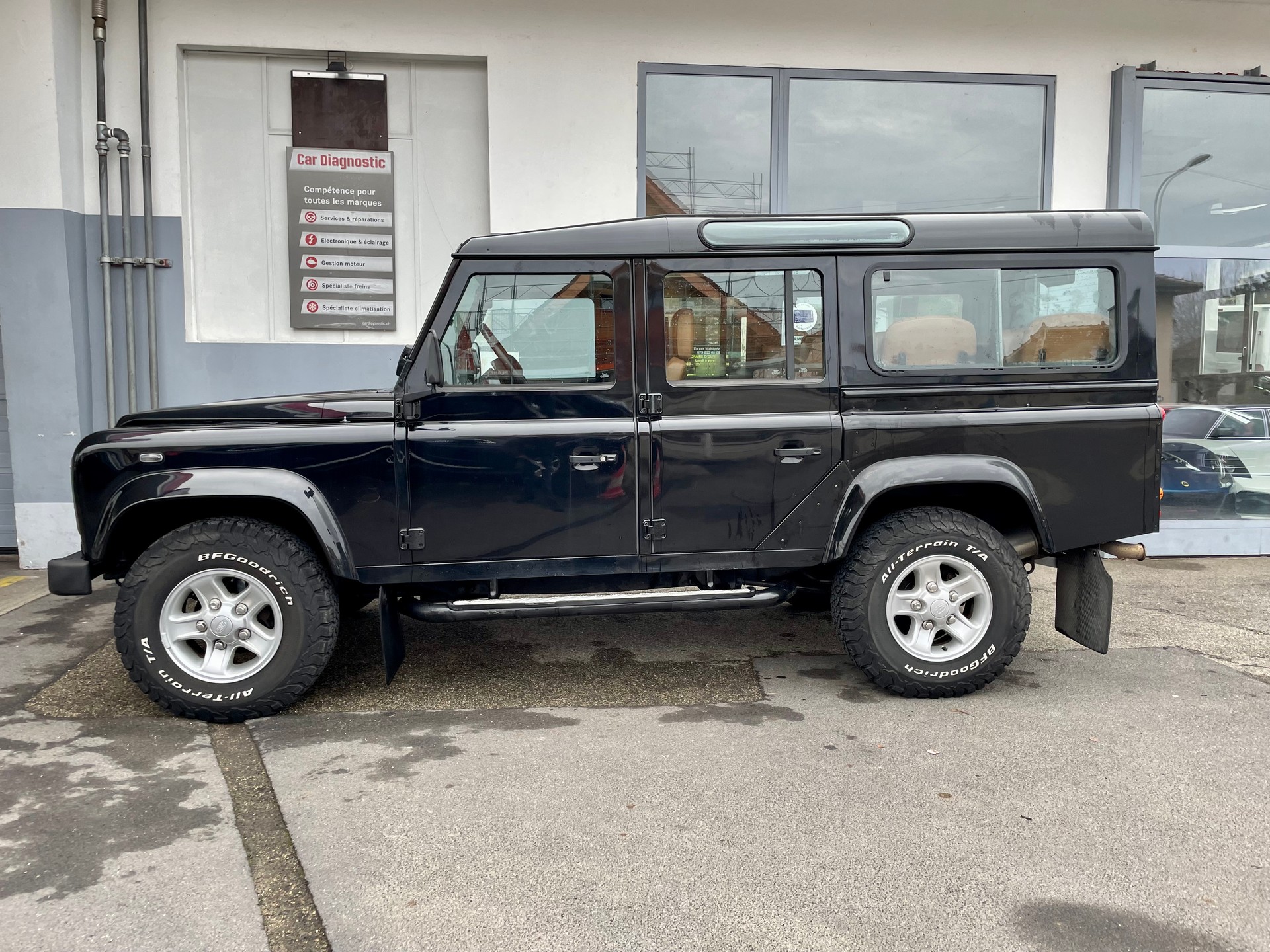 LAND ROVER Defender 110 SW 2.5 Td5 Black Edition-image-1