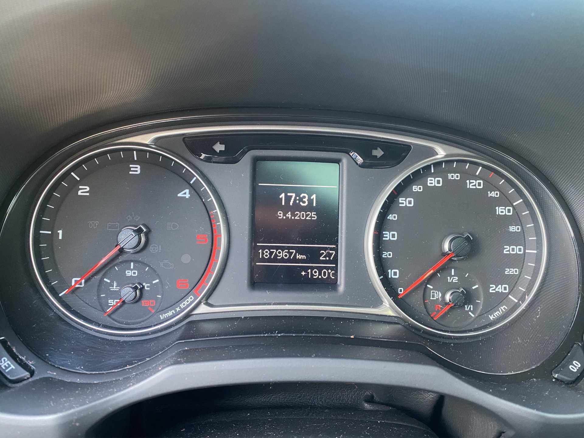 AUDI A1 Sportback 1.6 TDI Ambition-image-11