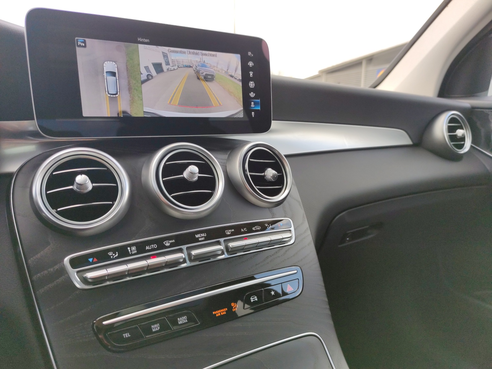 MERCEDES-BENZ GLC 300 AMG Line 4Matic-image-5
