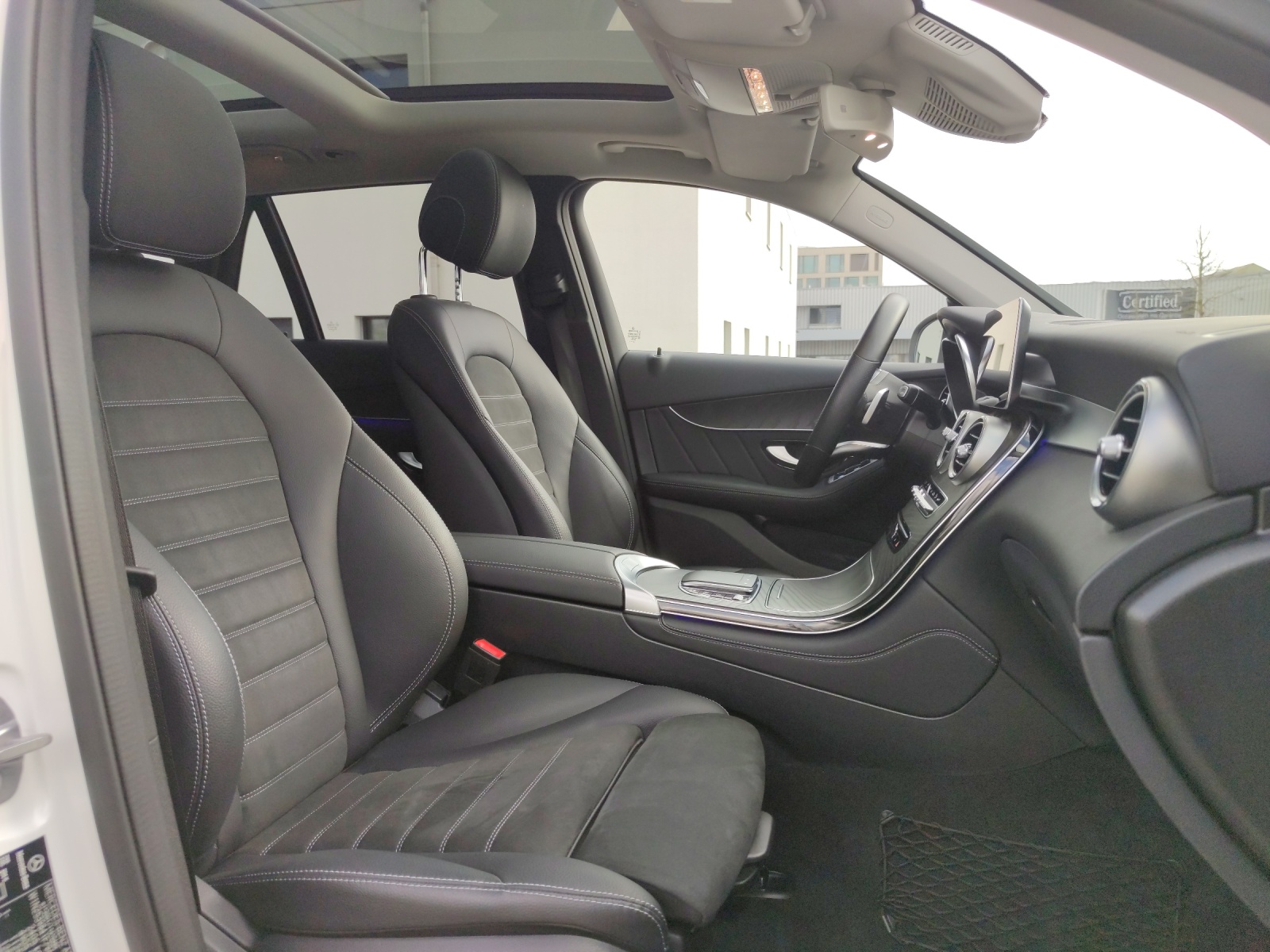 MERCEDES-BENZ GLC 300 AMG Line 4Matic-image-10
