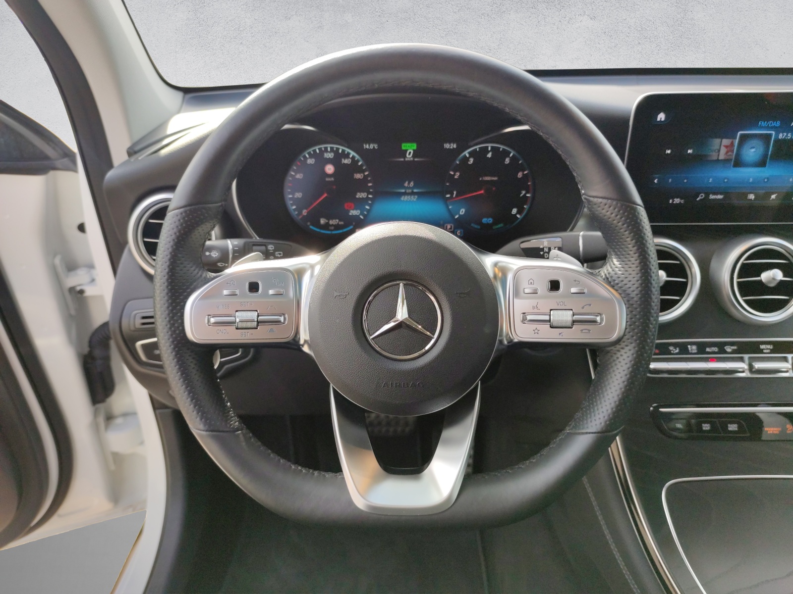 MERCEDES-BENZ GLC 300 AMG Line 4Matic-image-11