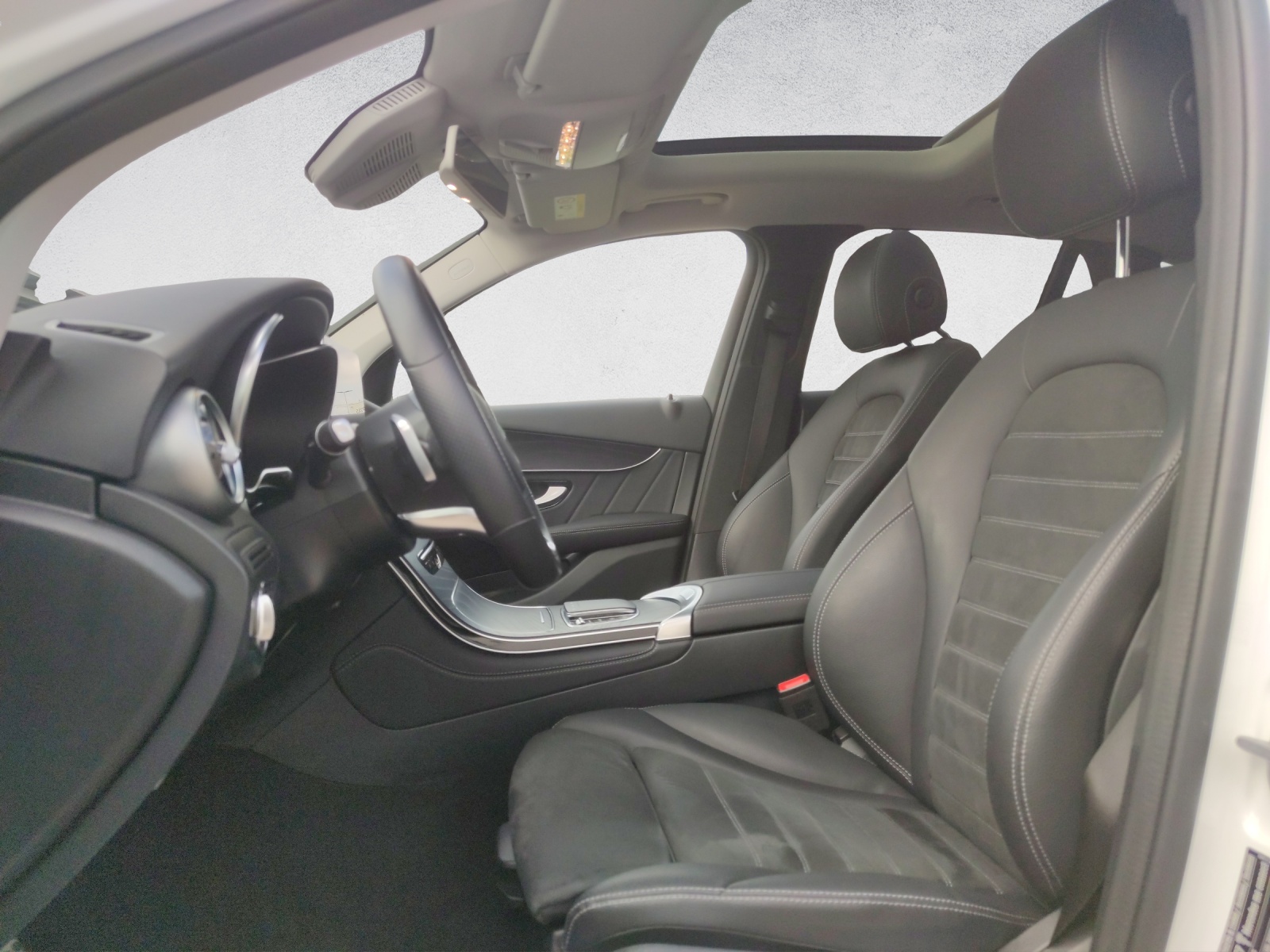 MERCEDES-BENZ GLC 300 AMG Line 4Matic-image-9