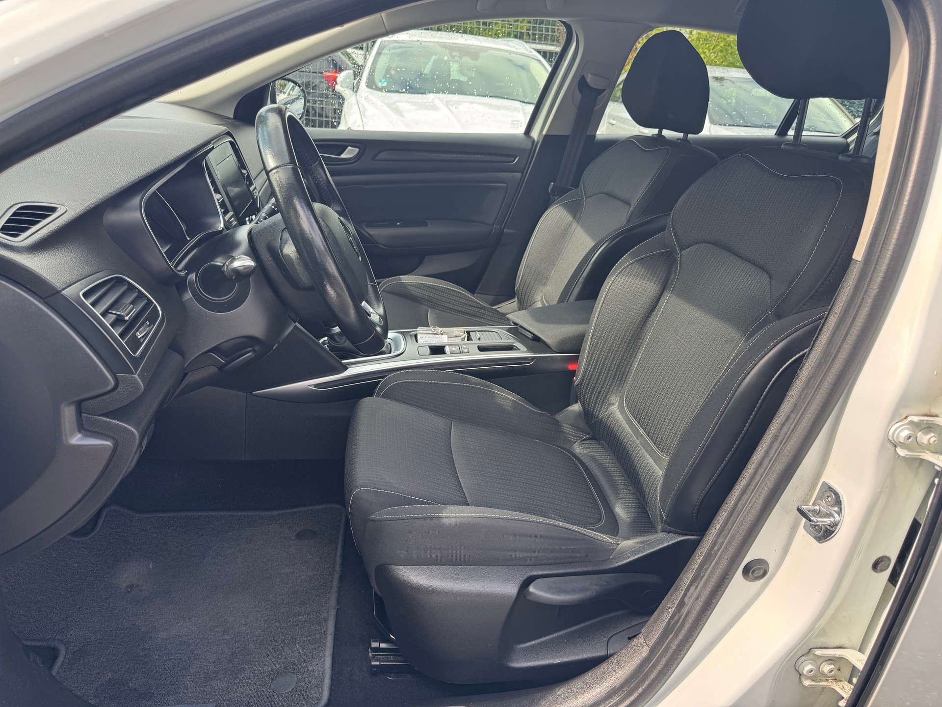 RENAULT Mégane Grandtour 1.5 dCi Business EDC * Gr. Navi * Klima-auto * PDC V+H * Tempomat * Frisch Ab MFK-image-7