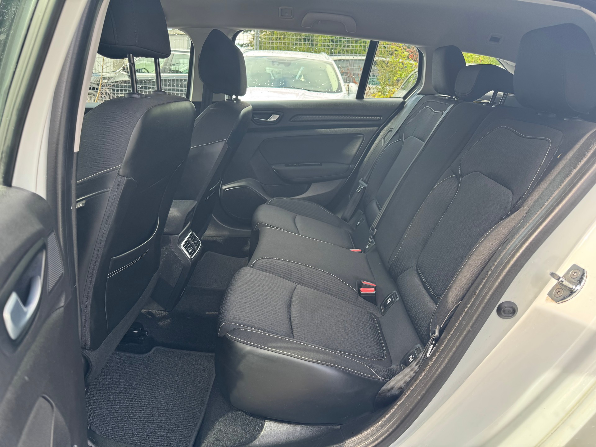 RENAULT Mégane Grandtour 1.5 dCi Business EDC * Gr. Navi * Klima-auto * PDC V+H * Tempomat * Frisch Ab MFK-image-2
