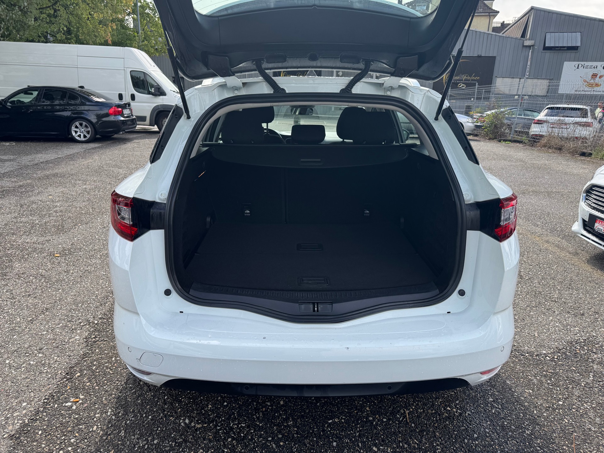 RENAULT Mégane Grandtour 1.5 dCi Business EDC * Gr. Navi * Klima-auto * PDC V+H * Tempomat * Frisch Ab MFK-image-10