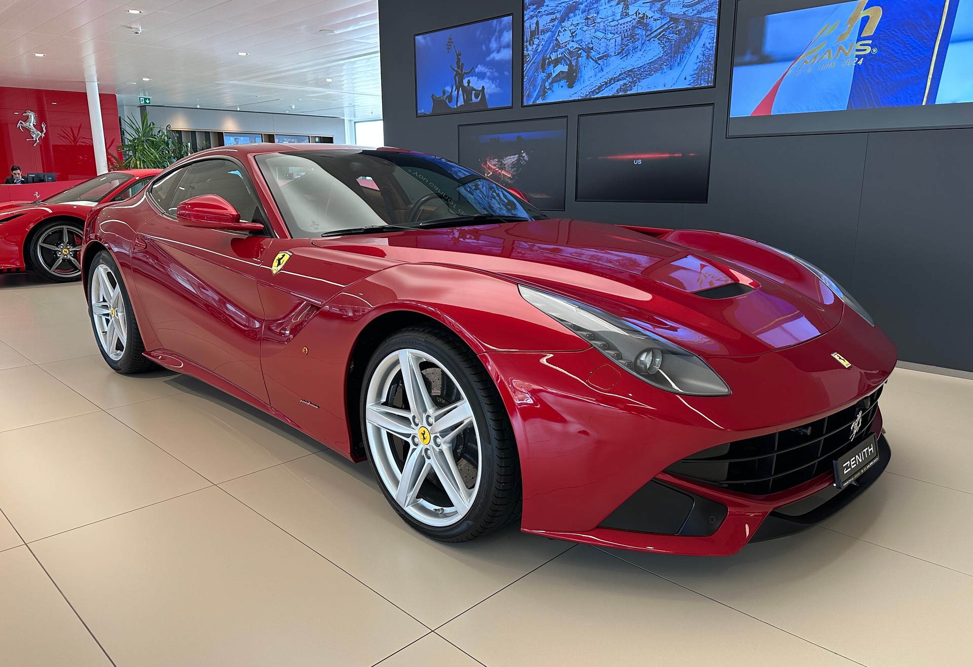 FERRARI F12 Berlinetta-image-2