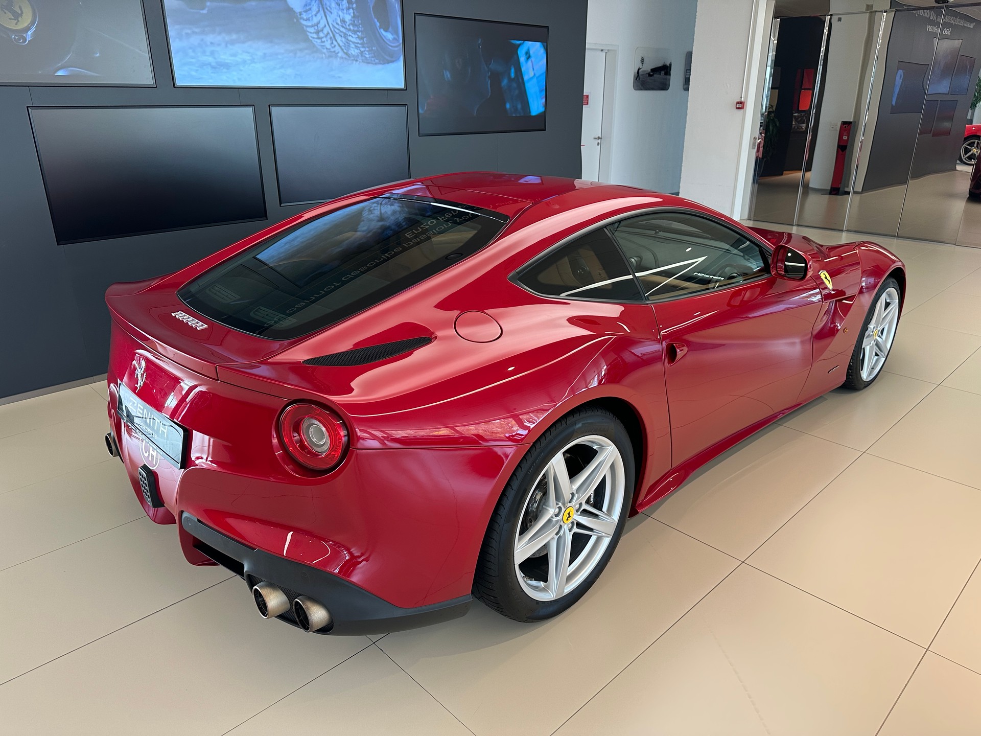 FERRARI F12 Berlinetta-image-4