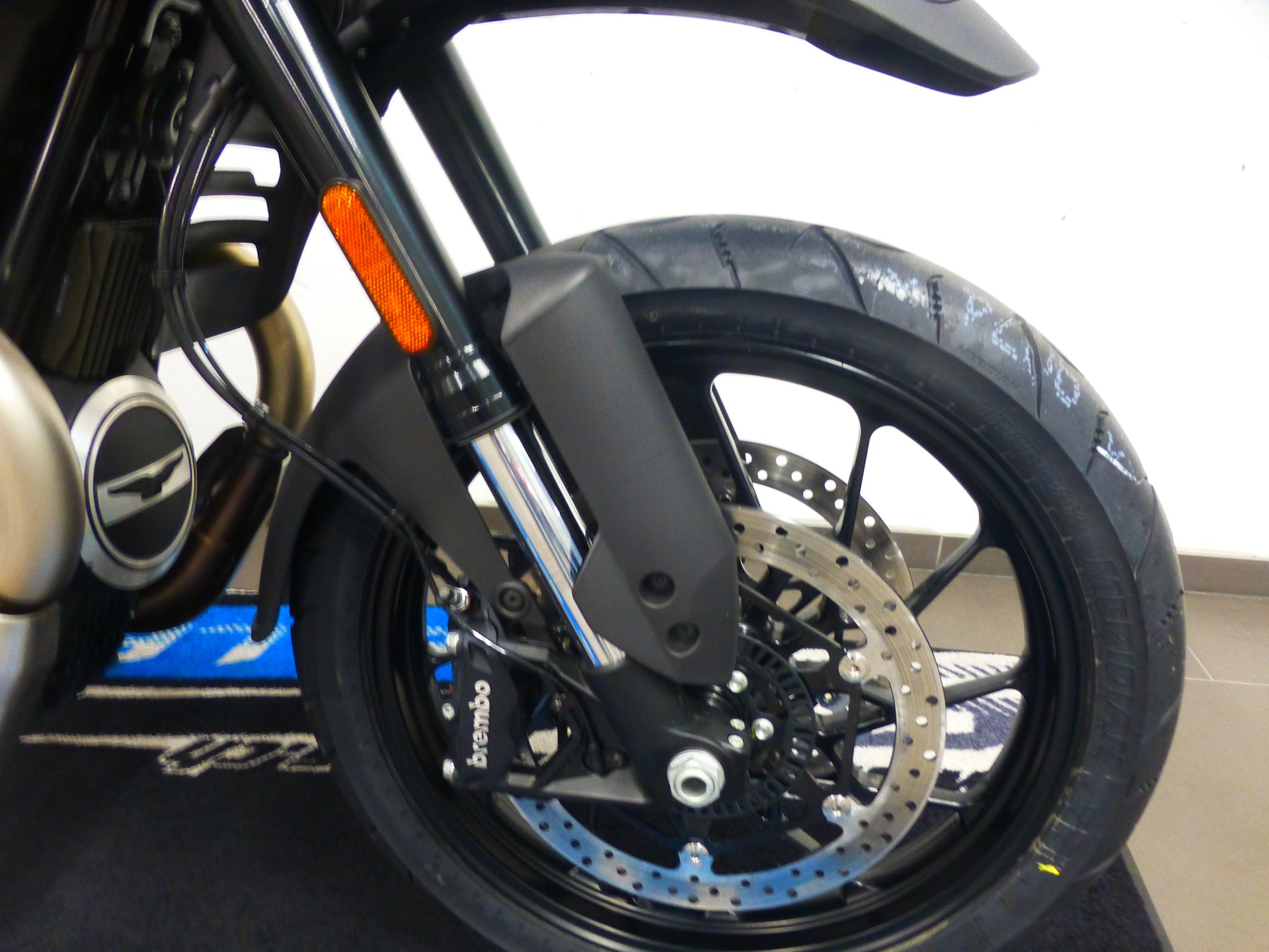MOTO GUZZI V85 TT Strada E5+ 35KW-showroom-element-2