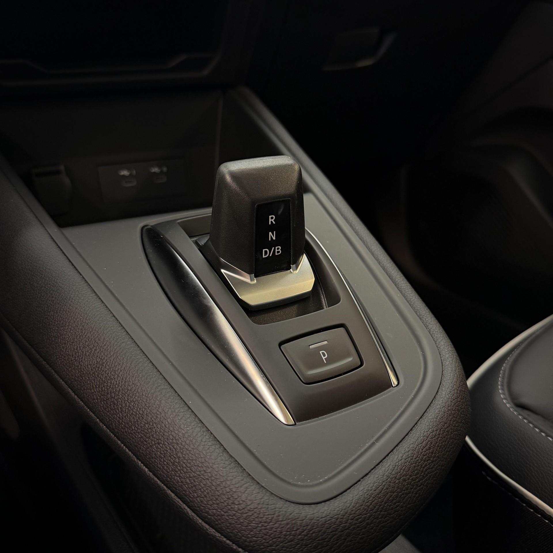 MITSUBISHI Grandis 1.8 HEV Instyle-image-7