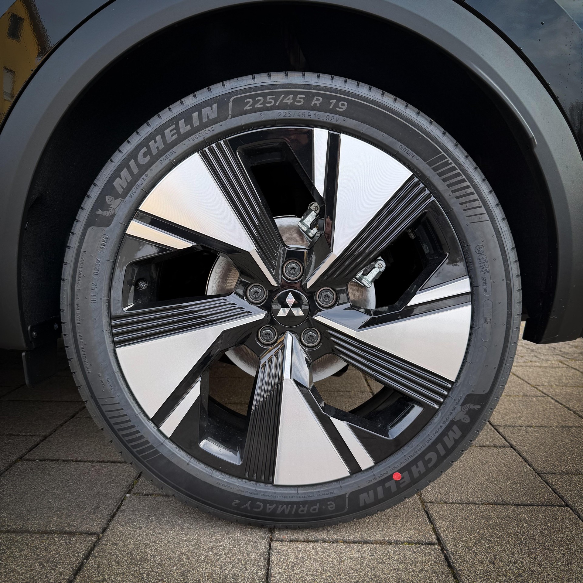 MITSUBISHI Grandis 1.8 HEV Instyle-showroom-element-2