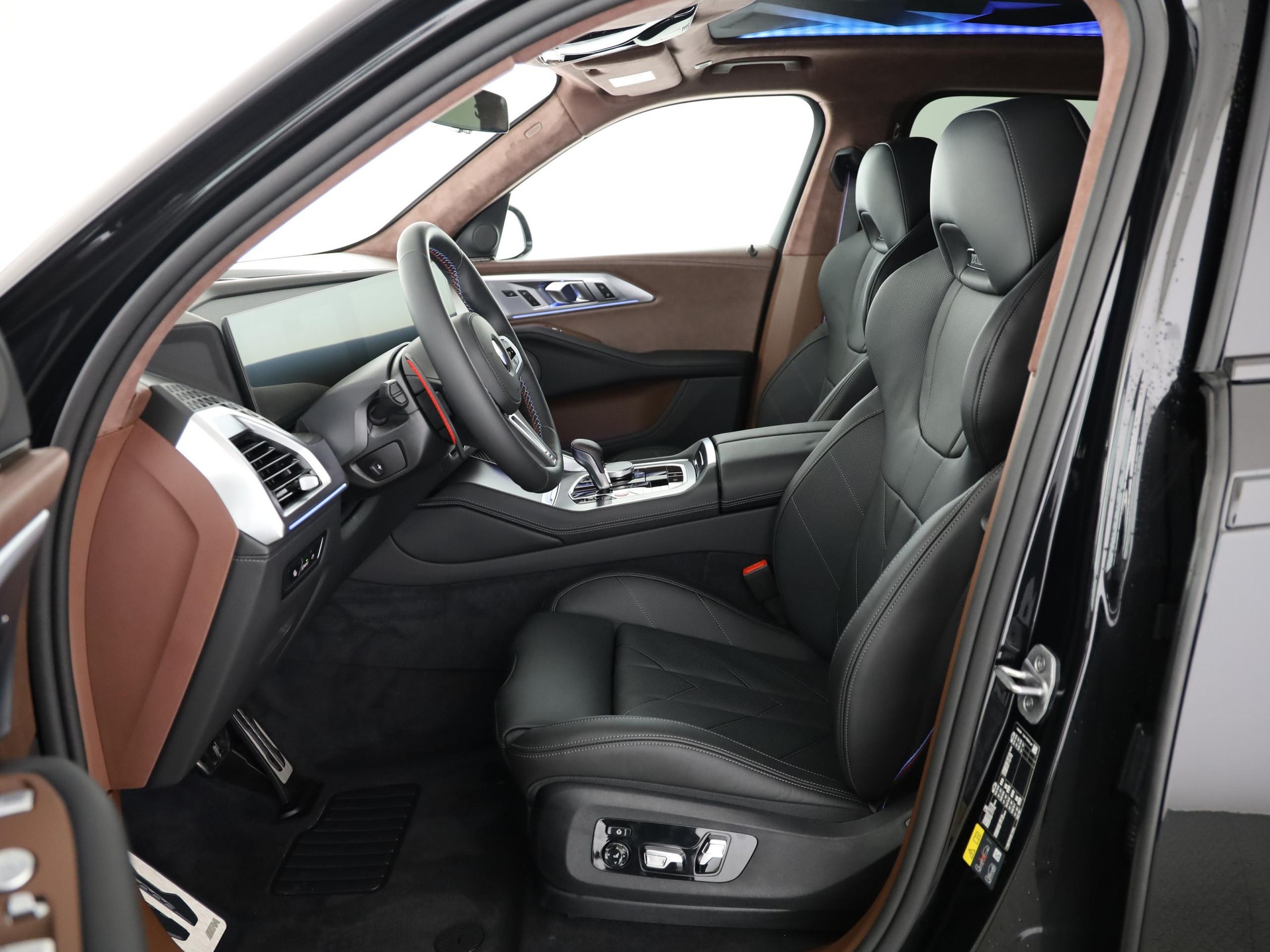 BMW XM 50e Plug-in Hybrid-image-4