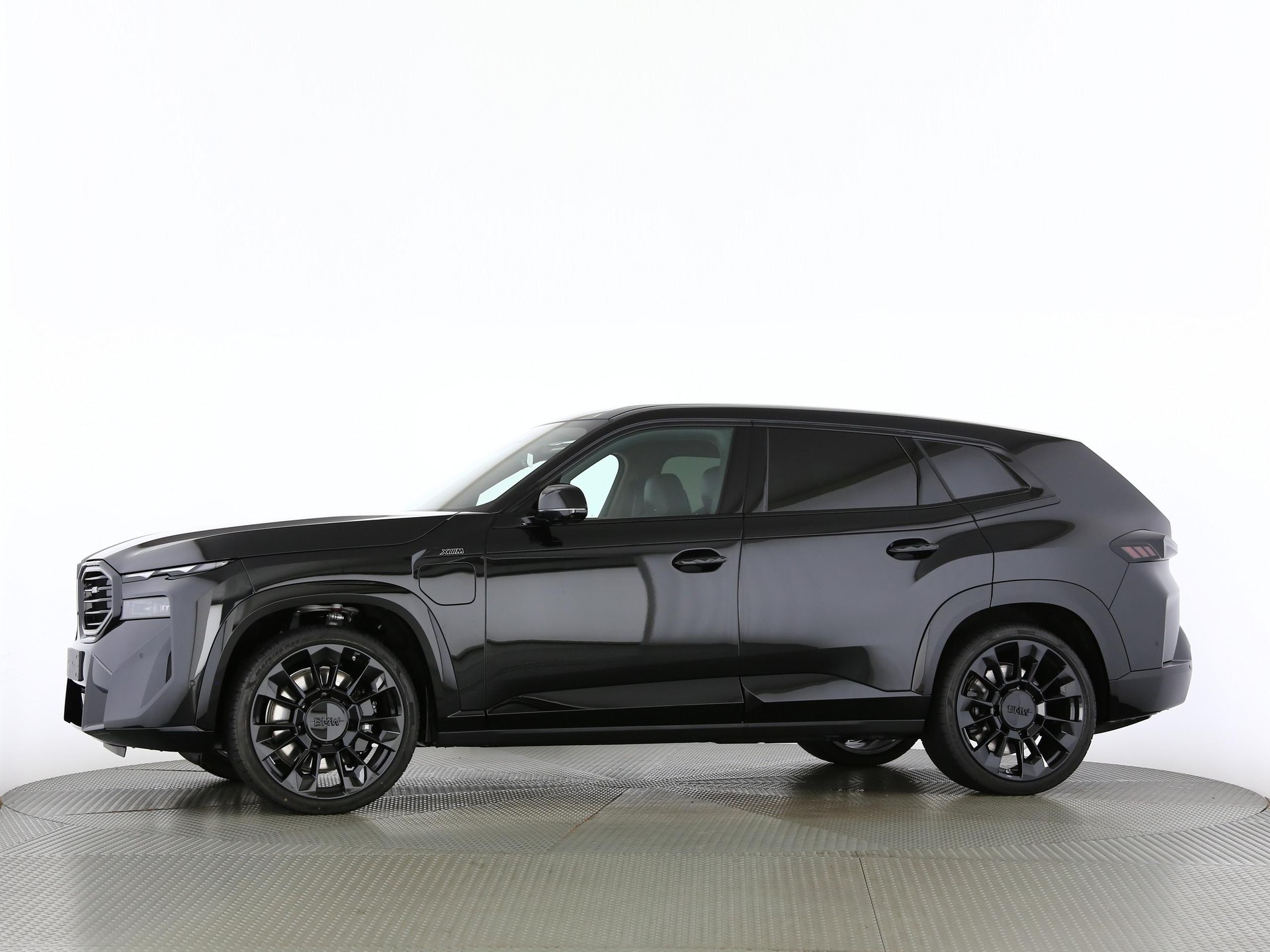 BMW XM 50e Plug-in Hybrid-image-10