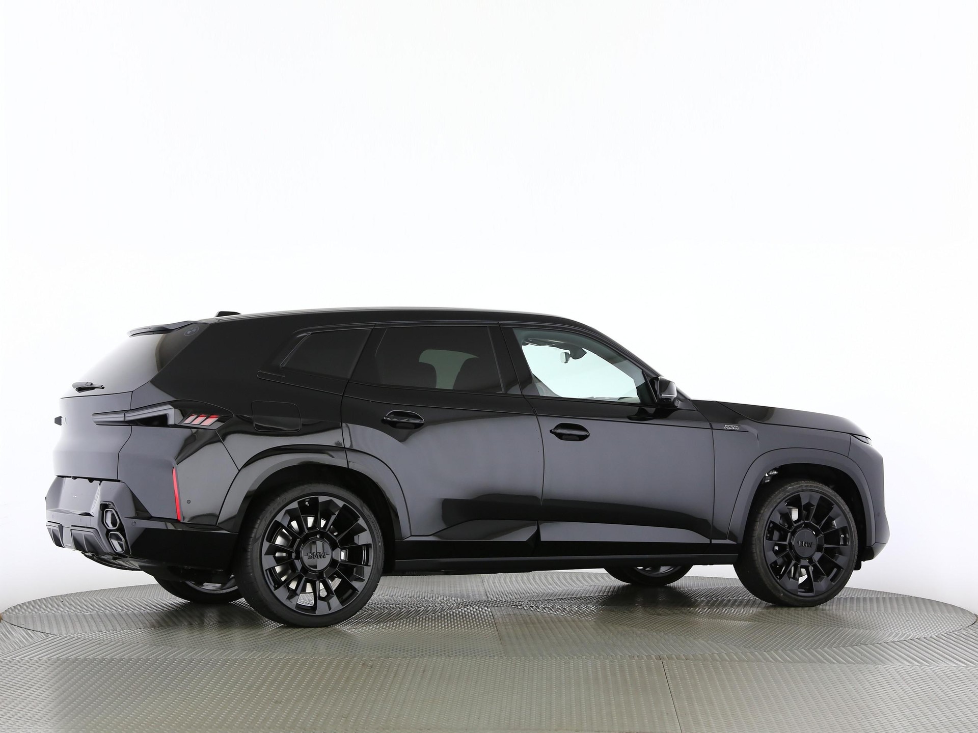 BMW XM 50e Plug-in Hybrid-image-21