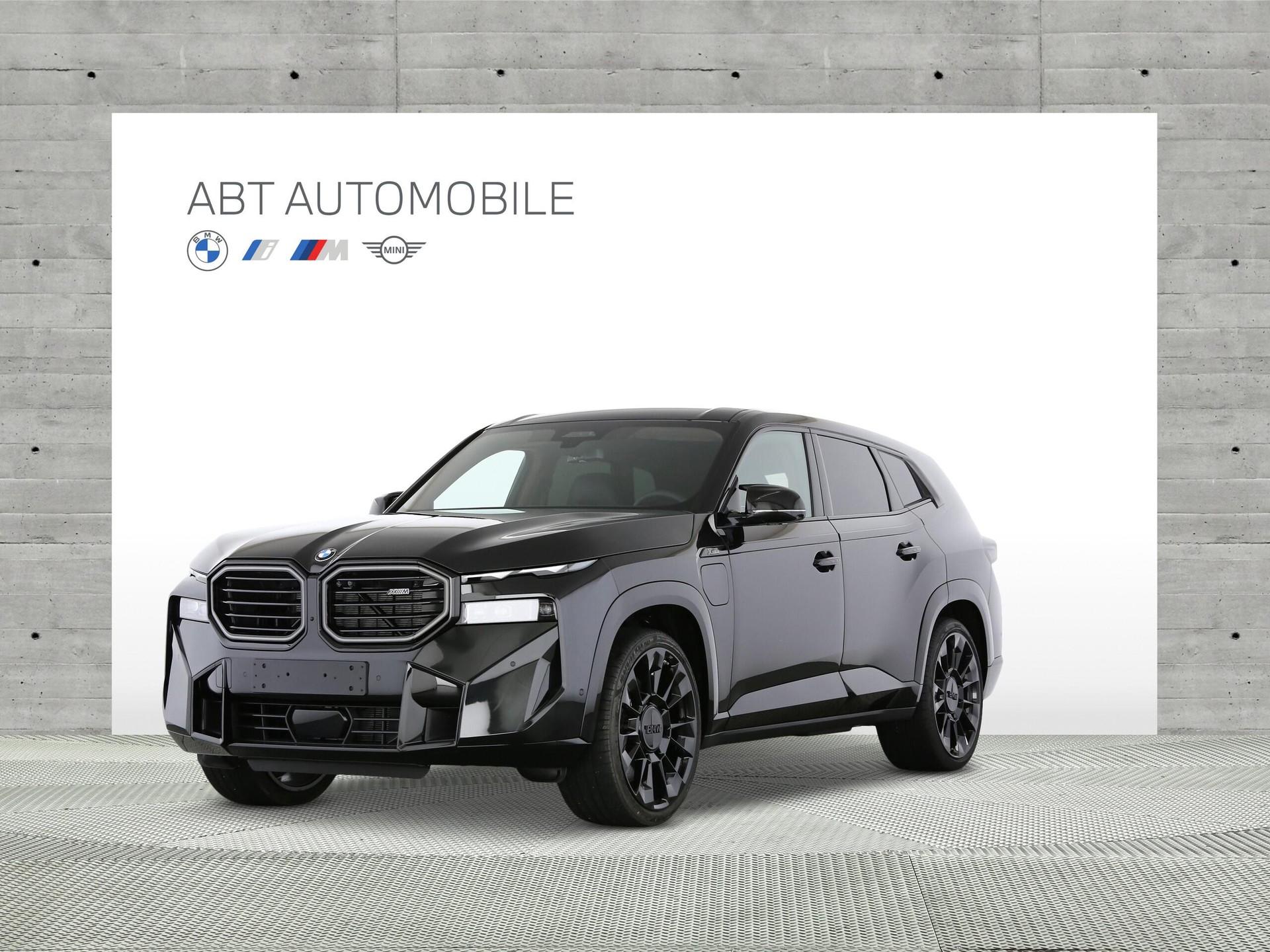 BMW XM 50e Plug-in Hybrid-image-0