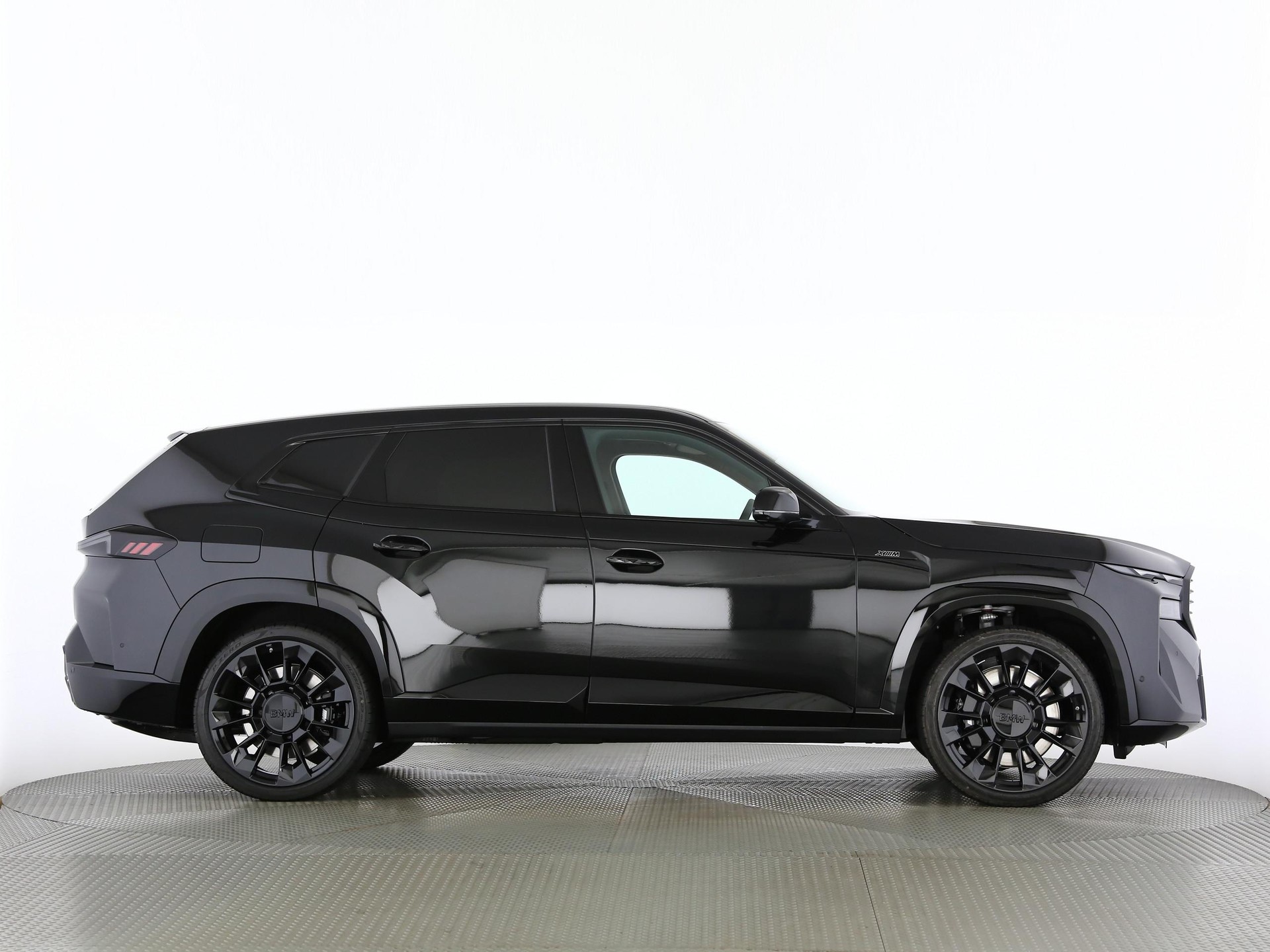 BMW XM 50e Plug-in Hybrid-image-23