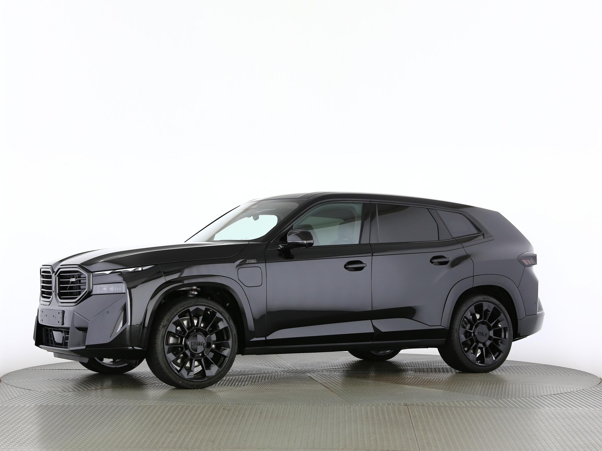 BMW XM 50e Plug-in Hybrid-image-9