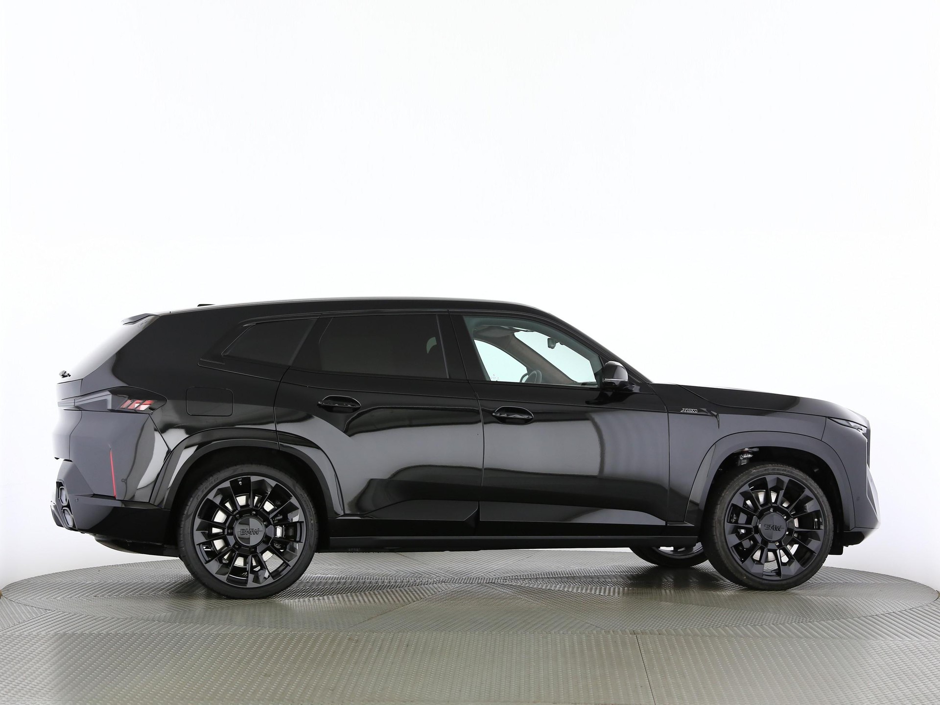 BMW XM 50e Plug-in Hybrid-image-22