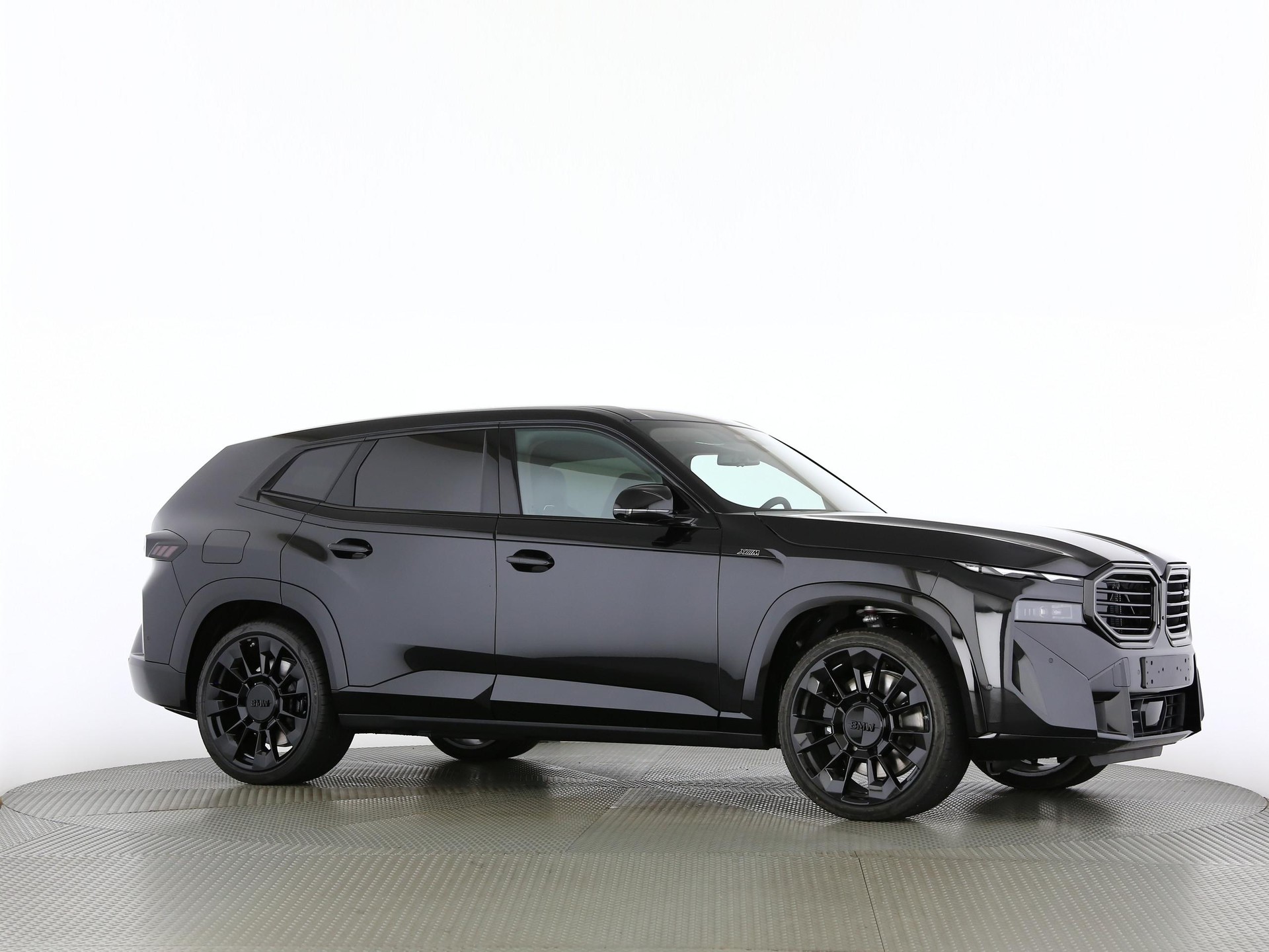 BMW XM 50e Plug-in Hybrid-image-25