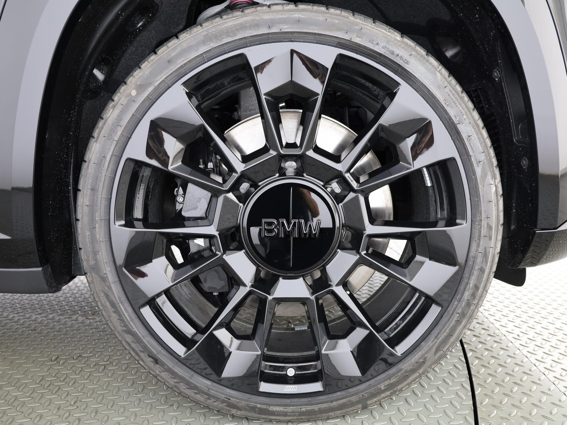 BMW XM 50e Plug-in Hybrid-image-3