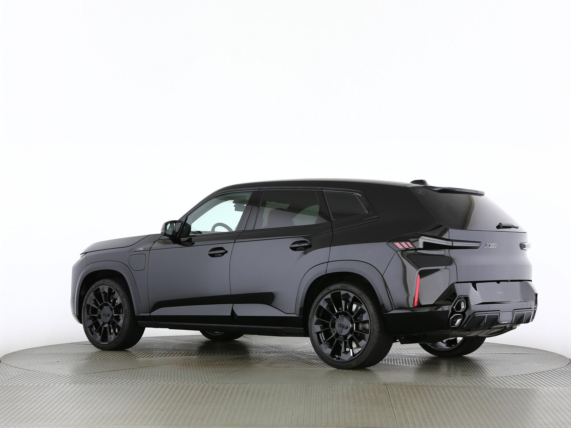 BMW XM 50e Plug-in Hybrid-image-14