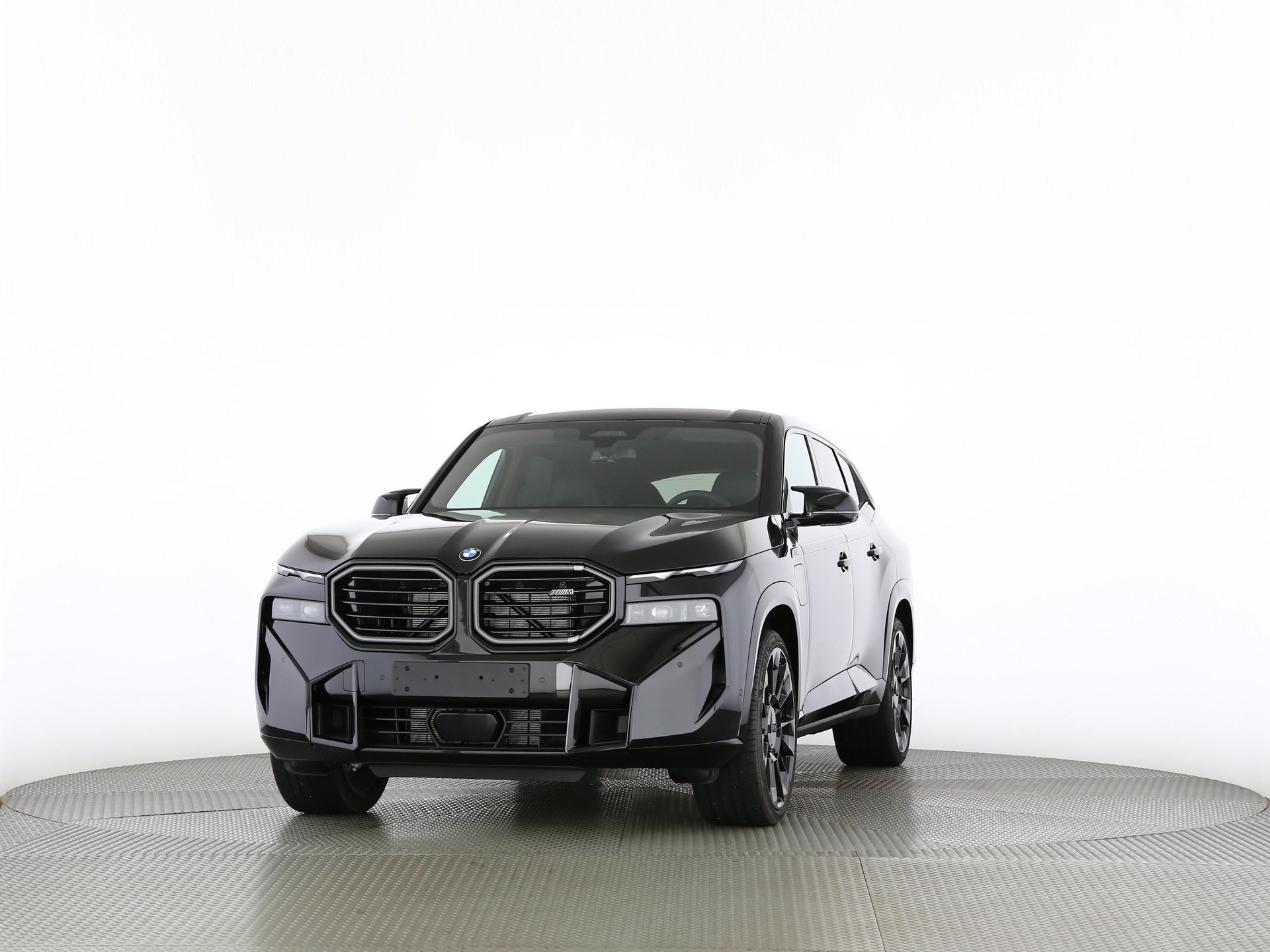 BMW XM 50e Plug-in Hybrid-image-6