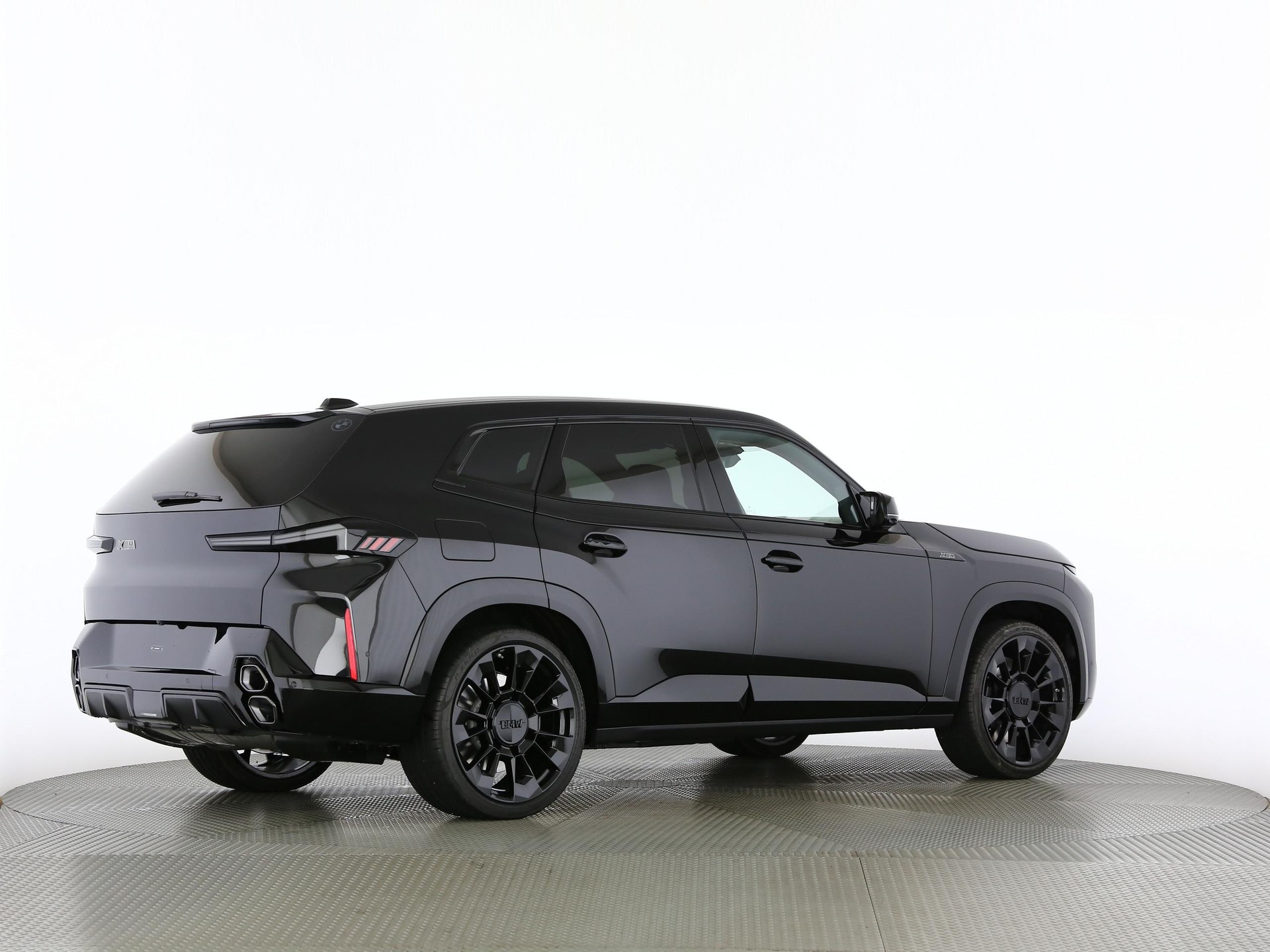 BMW XM 50e Plug-in Hybrid-image-20