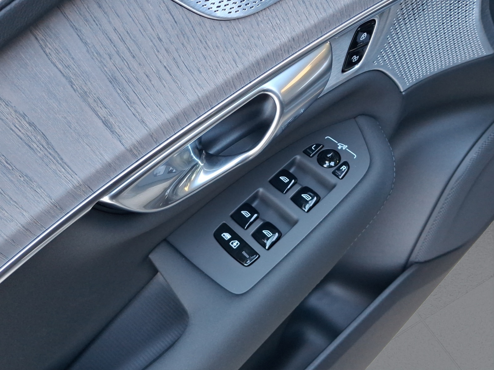 Image VOLVO XC90 XC90 T8 eAWD PluginHybrid Ultra Dark Geartronic