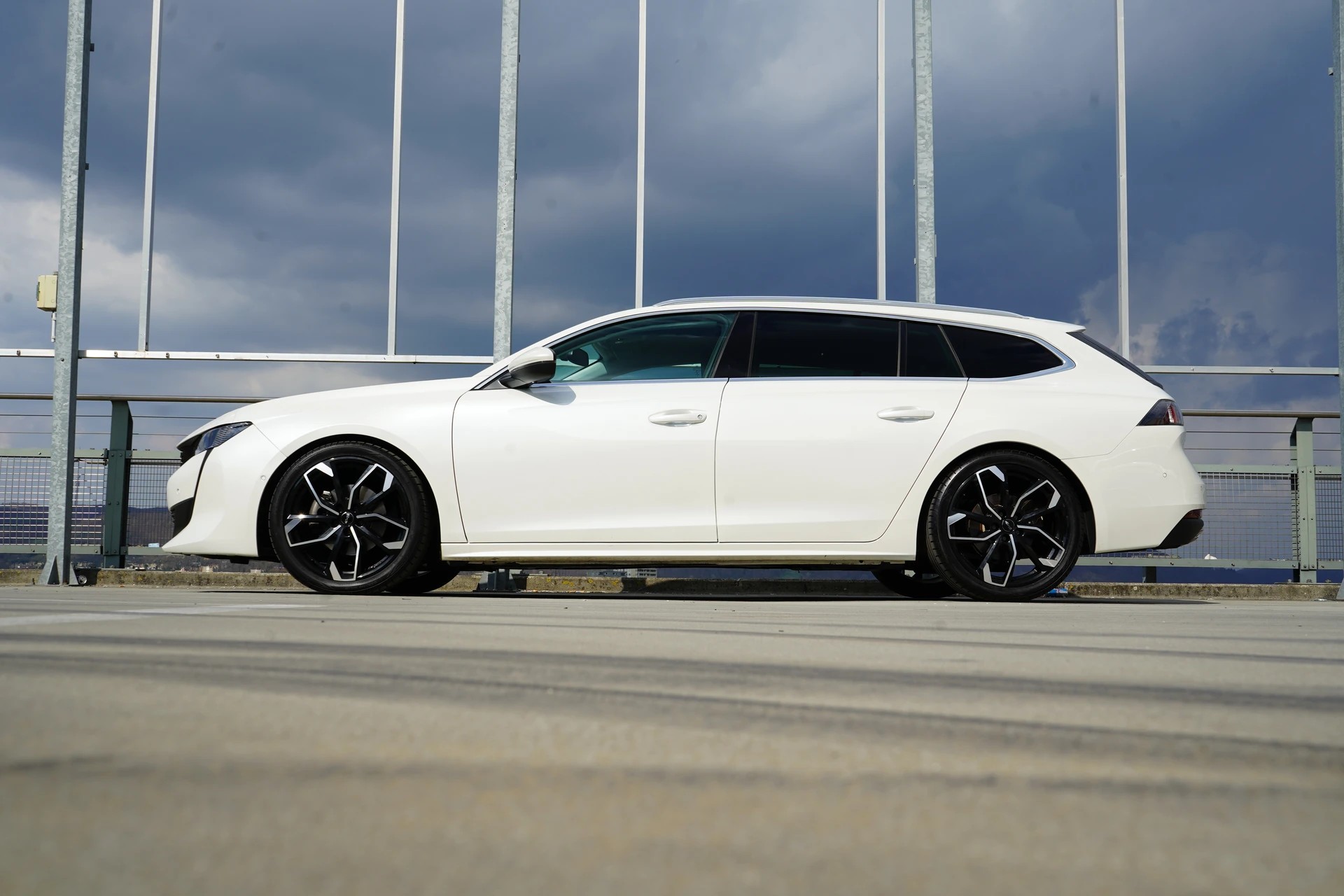 PEUGEOT 508 SW 1.2 PURE TECH ALLURE EAT8 l 130 PS-image-1