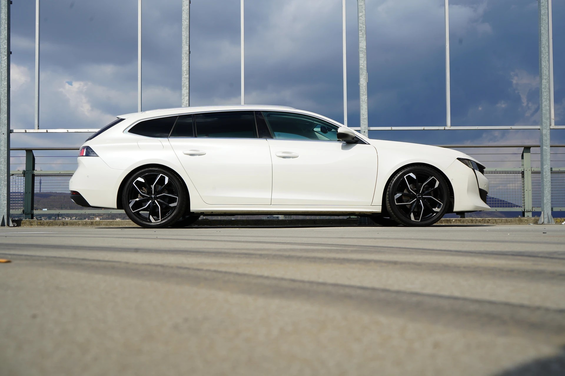 PEUGEOT 508 SW 1.2 PURE TECH ALLURE EAT8 l 130 PS-image-0