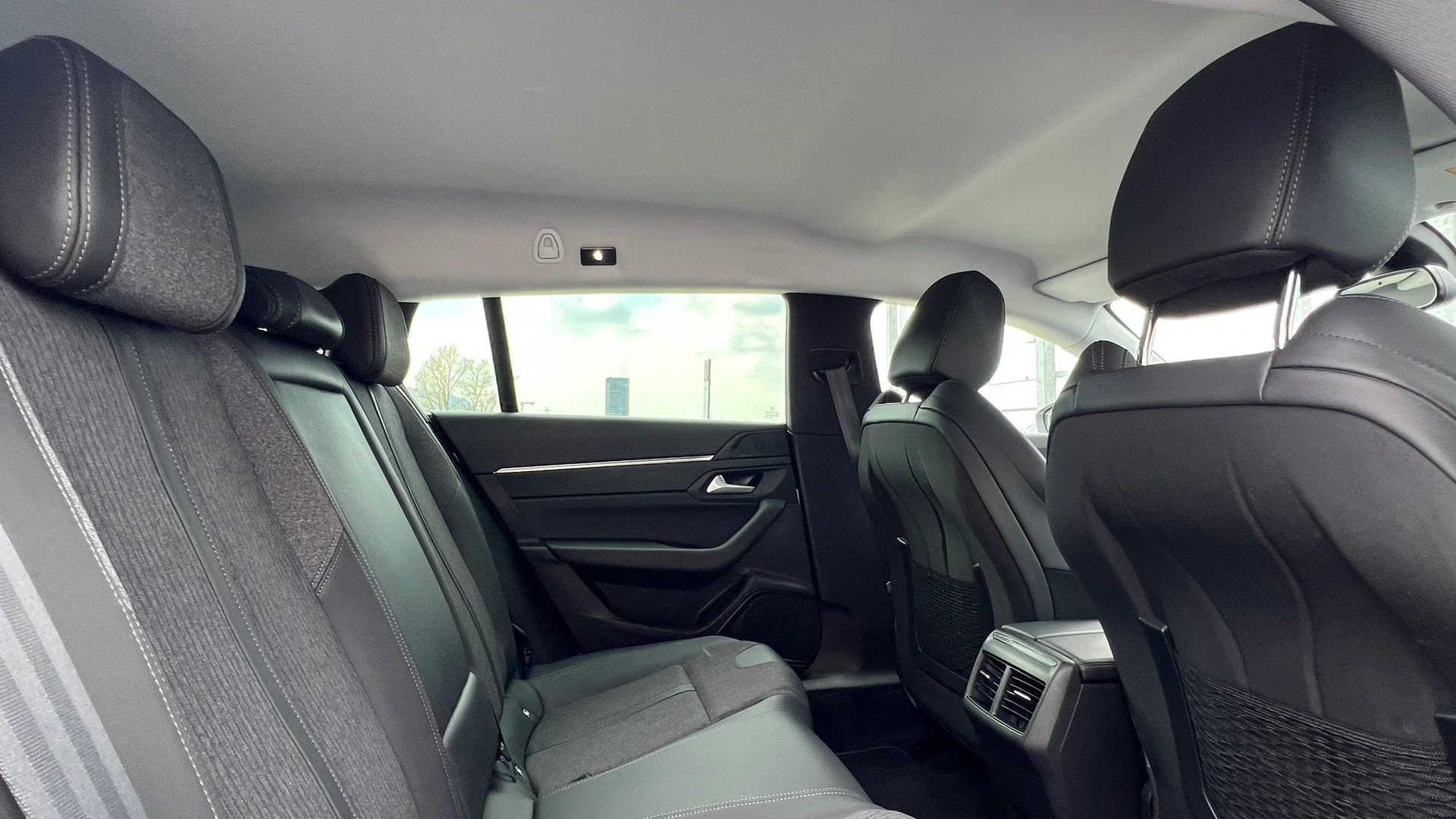 PEUGEOT 508 SW 1.2 PURE TECH ALLURE EAT8 l 130 PS-image-26