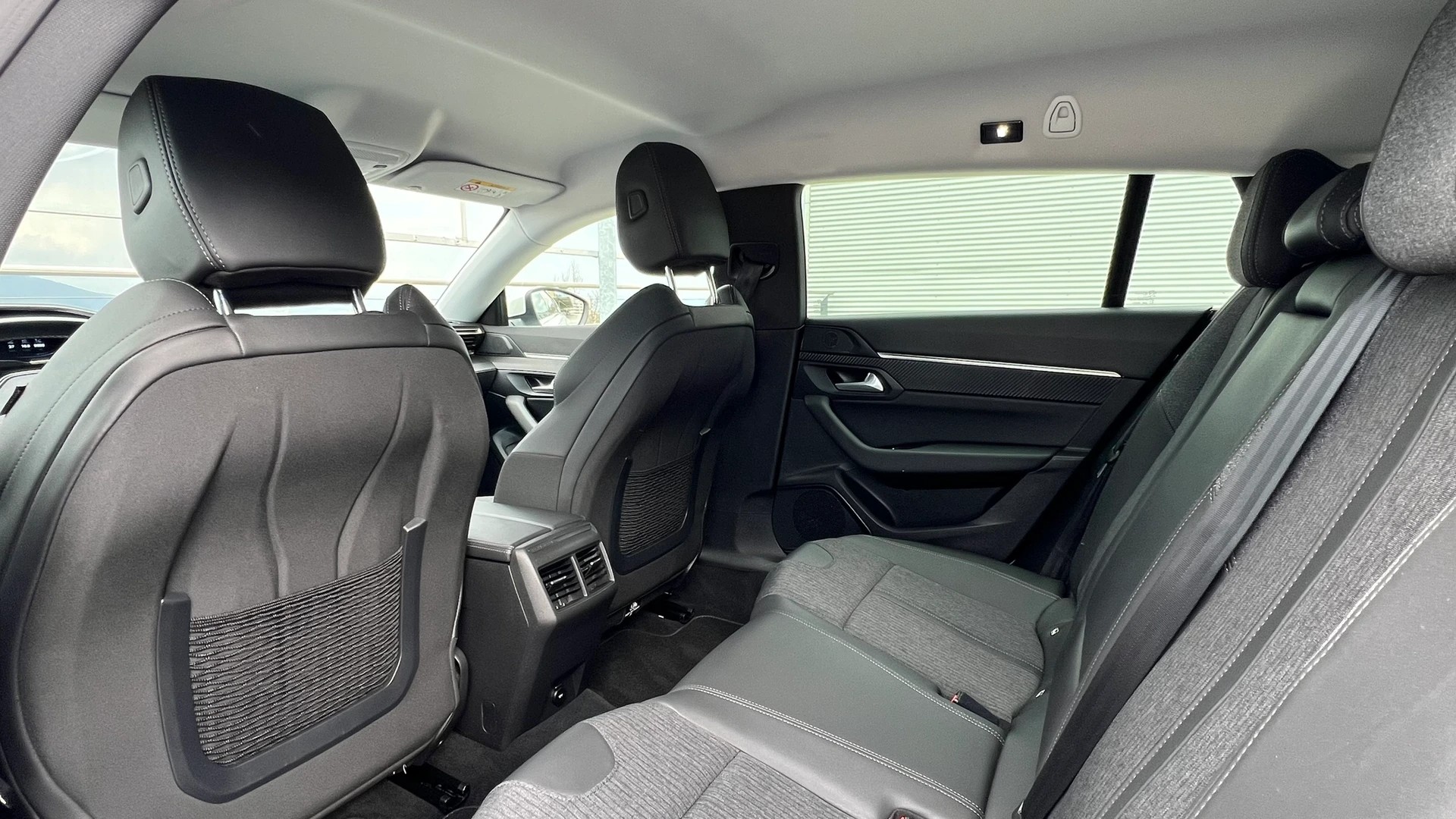 PEUGEOT 508 SW 1.2 PURE TECH ALLURE EAT8 l 130 PS-image-27