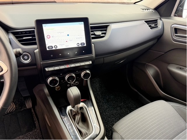 RENAULT ARKANA 1.3 TCe MHEV Evolution-image-9