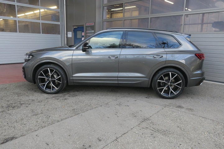 VW Touareg 3.0 TDI R-Line Tiptronic-image-3
