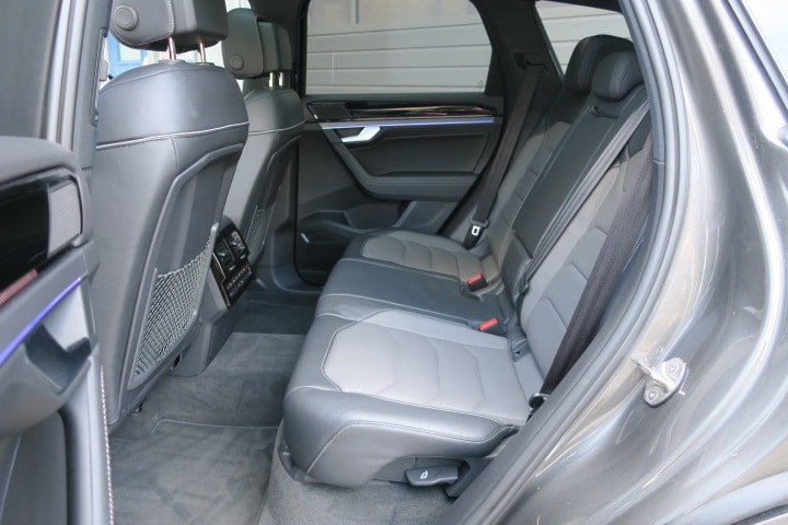 VW Touareg 3.0 TDI R-Line Tiptronic-image-7