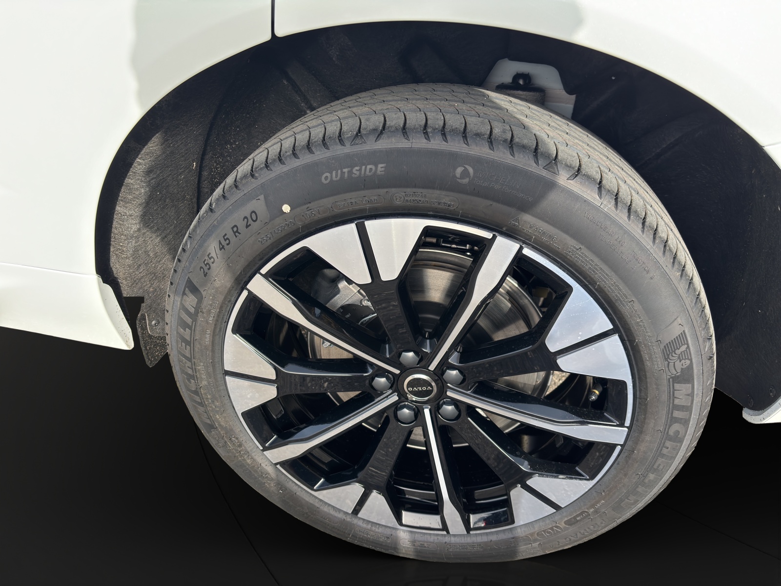 VOLVO XC60 2.0 T6 TE Plus Dark eAWD-image-4