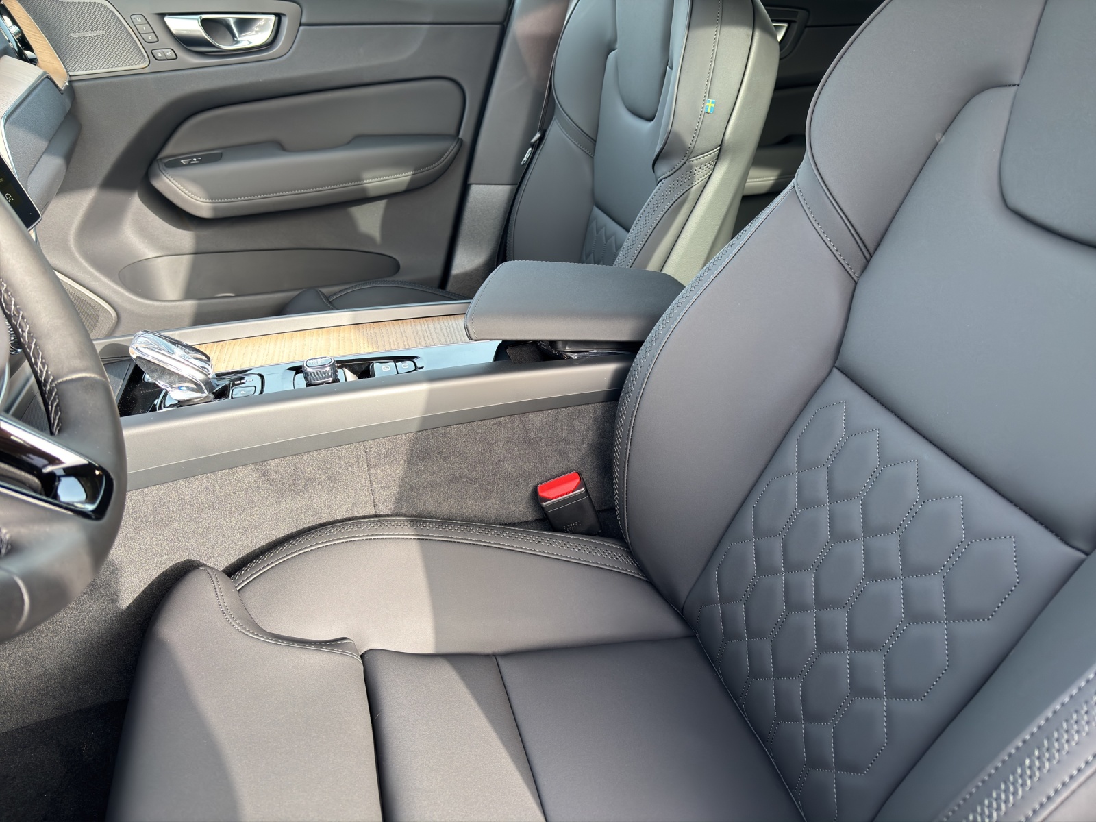 VOLVO XC60 2.0 T6 TE Plus Dark eAWD-image-7