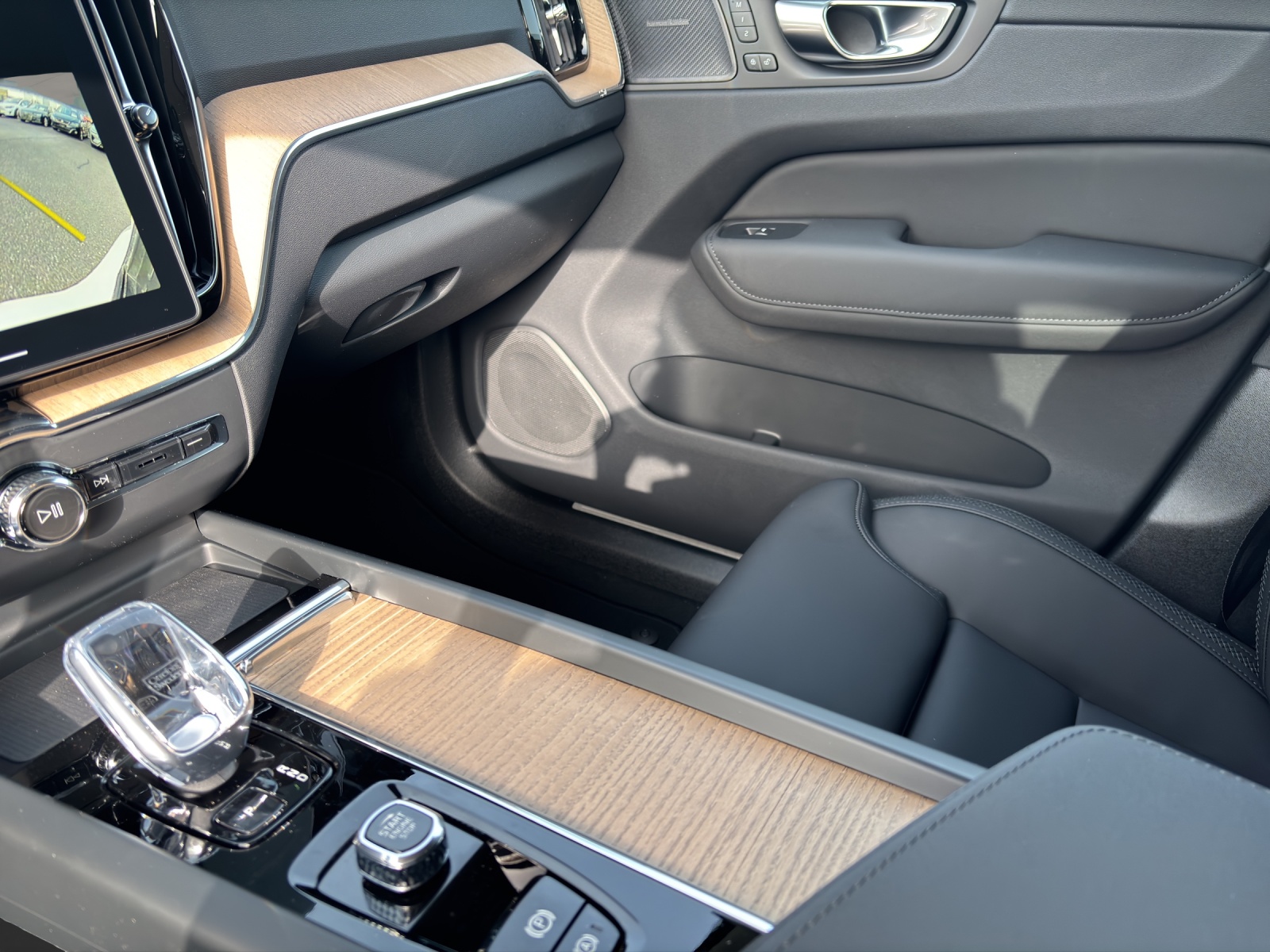 VOLVO XC60 2.0 T6 TE Plus Dark eAWD-image-12