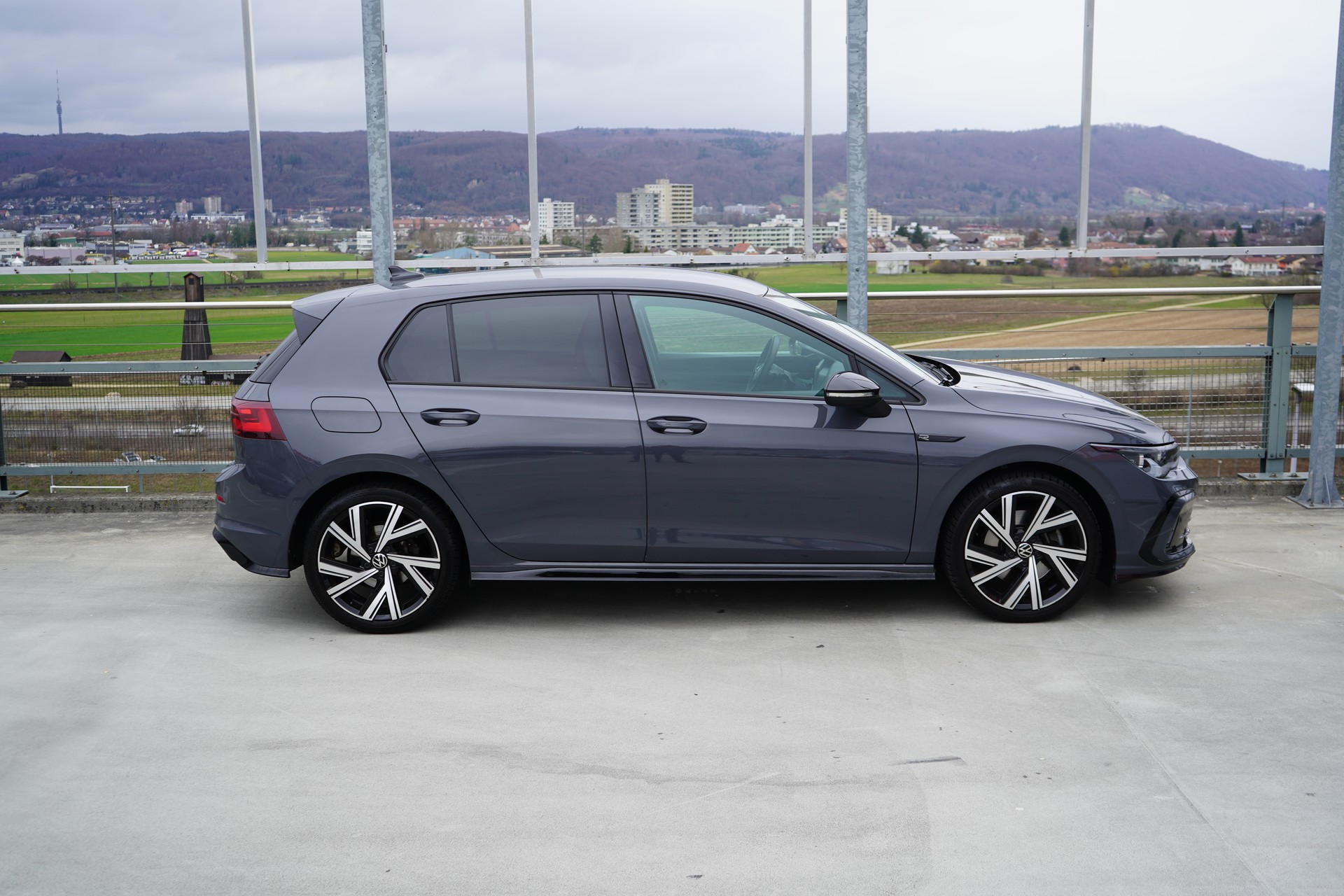 VW GOLF 1.5 eTSI mHEV ACT R-LINE BLACK DSG l 150 PS-image-4