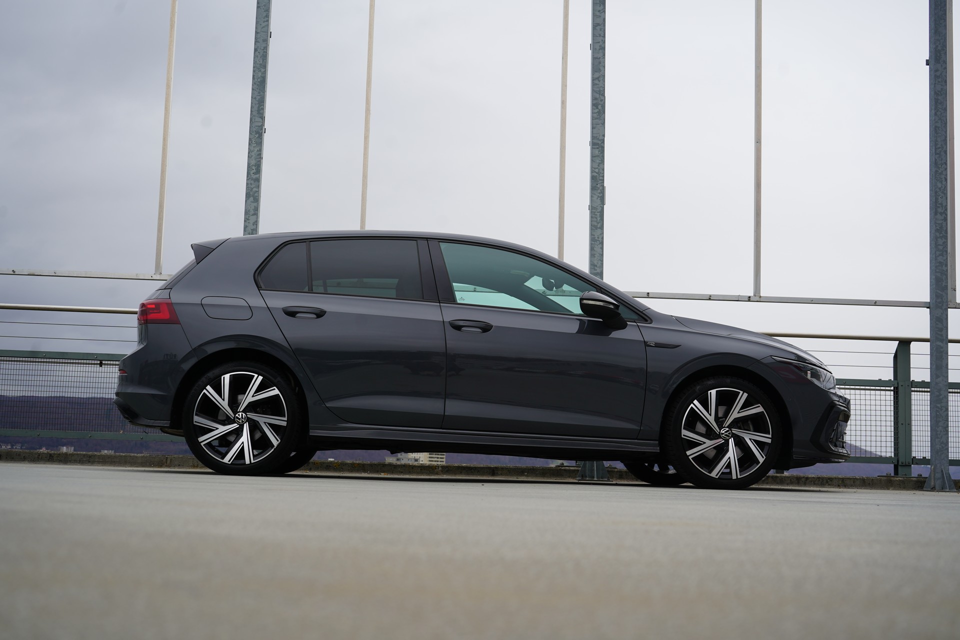 VW GOLF 1.5 eTSI mHEV ACT R-LINE BLACK DSG l 150 PS-image-2