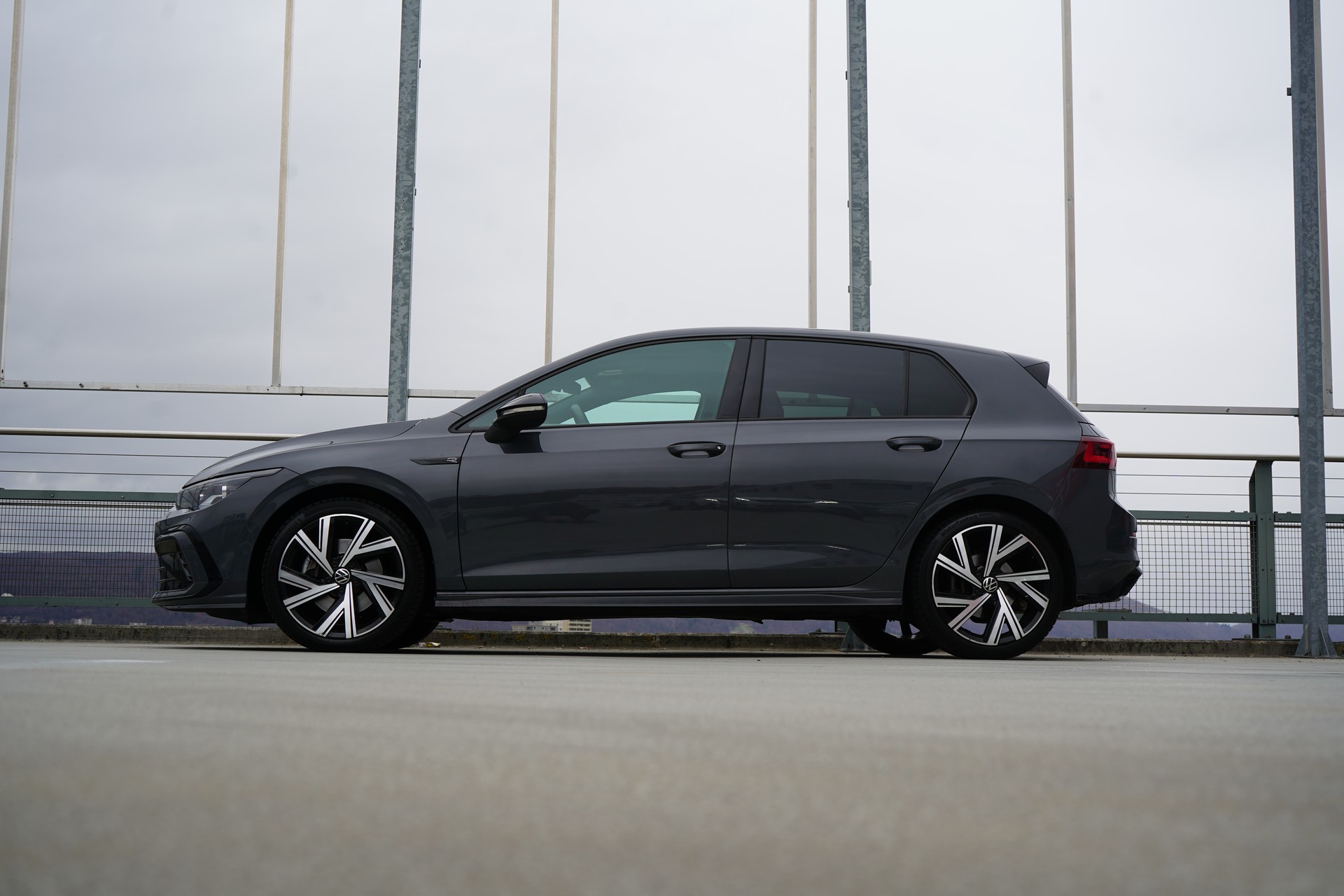 VW GOLF 1.5 eTSI mHEV ACT R-LINE BLACK DSG l 150 PS-image-3