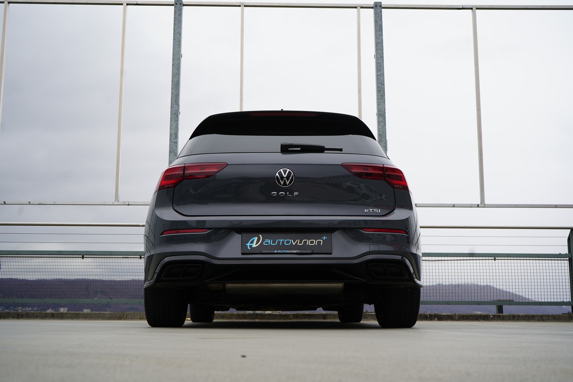 VW GOLF 1.5 eTSI mHEV ACT R-LINE BLACK DSG l 150 PS-image-17