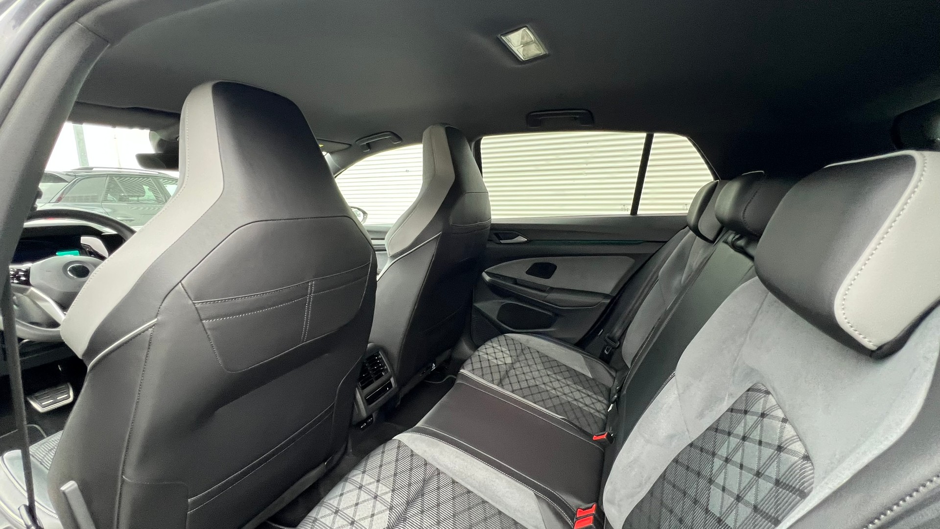 VW GOLF 1.5 eTSI mHEV ACT R-LINE BLACK DSG l 150 PS-image-28