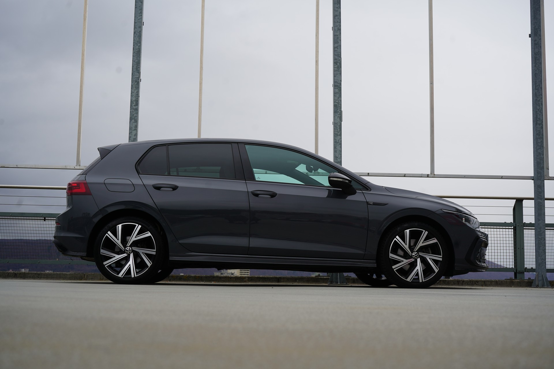 VW GOLF 1.5 eTSI mHEV ACT R-LINE BLACK DSG l 150 PS-image-0
