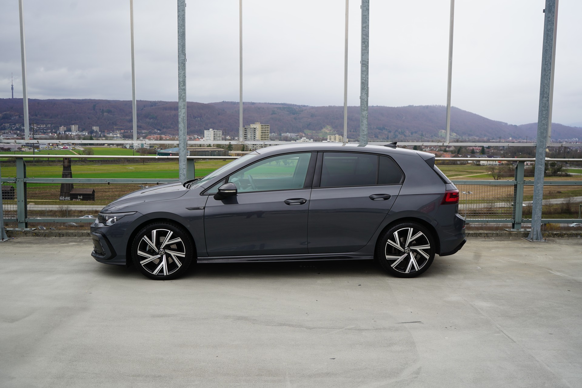VW GOLF 1.5 eTSI mHEV ACT R-LINE BLACK DSG l 150 PS-image-5