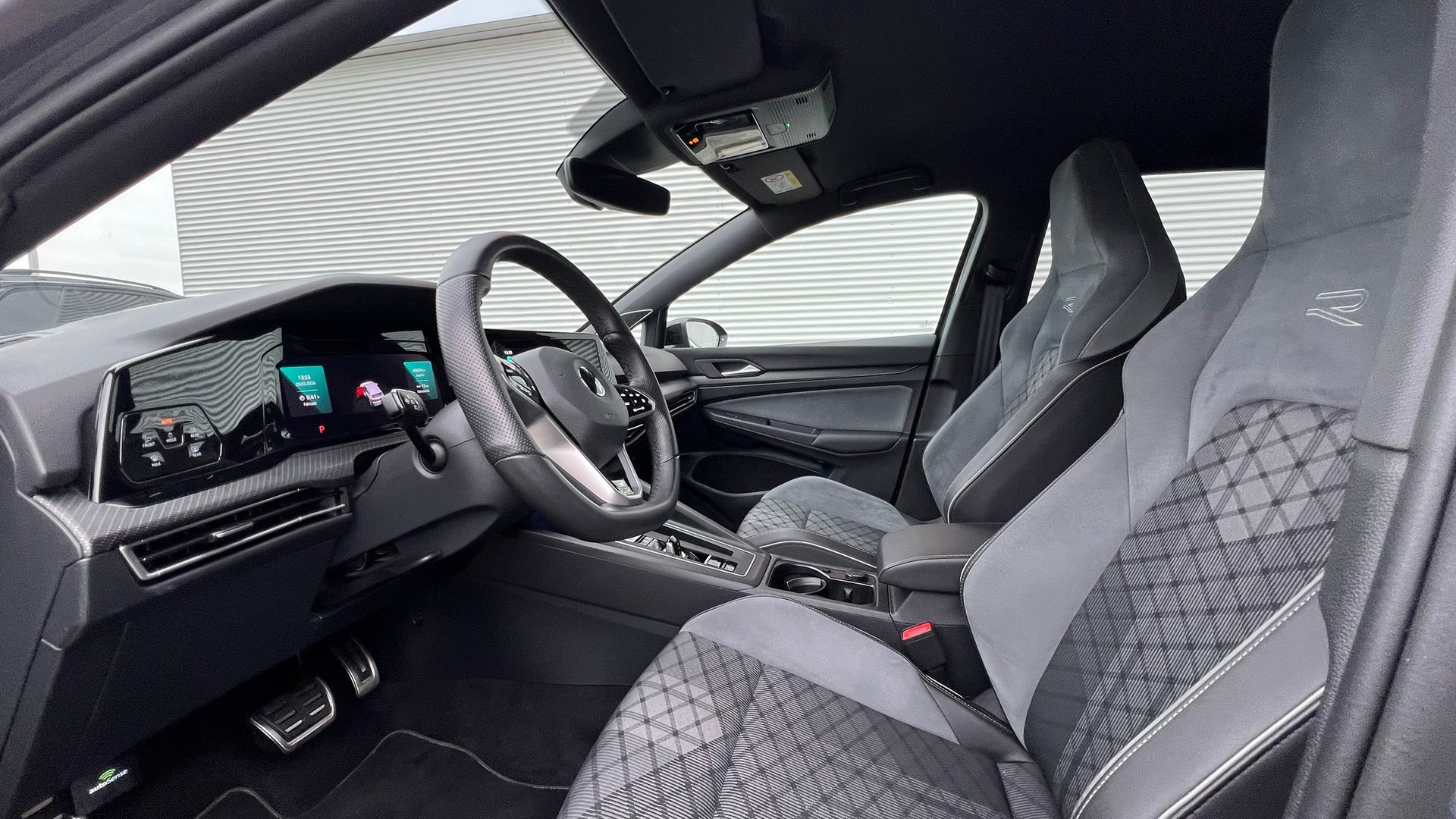 VW GOLF 1.5 eTSI mHEV ACT R-LINE BLACK DSG l 150 PS-image-27
