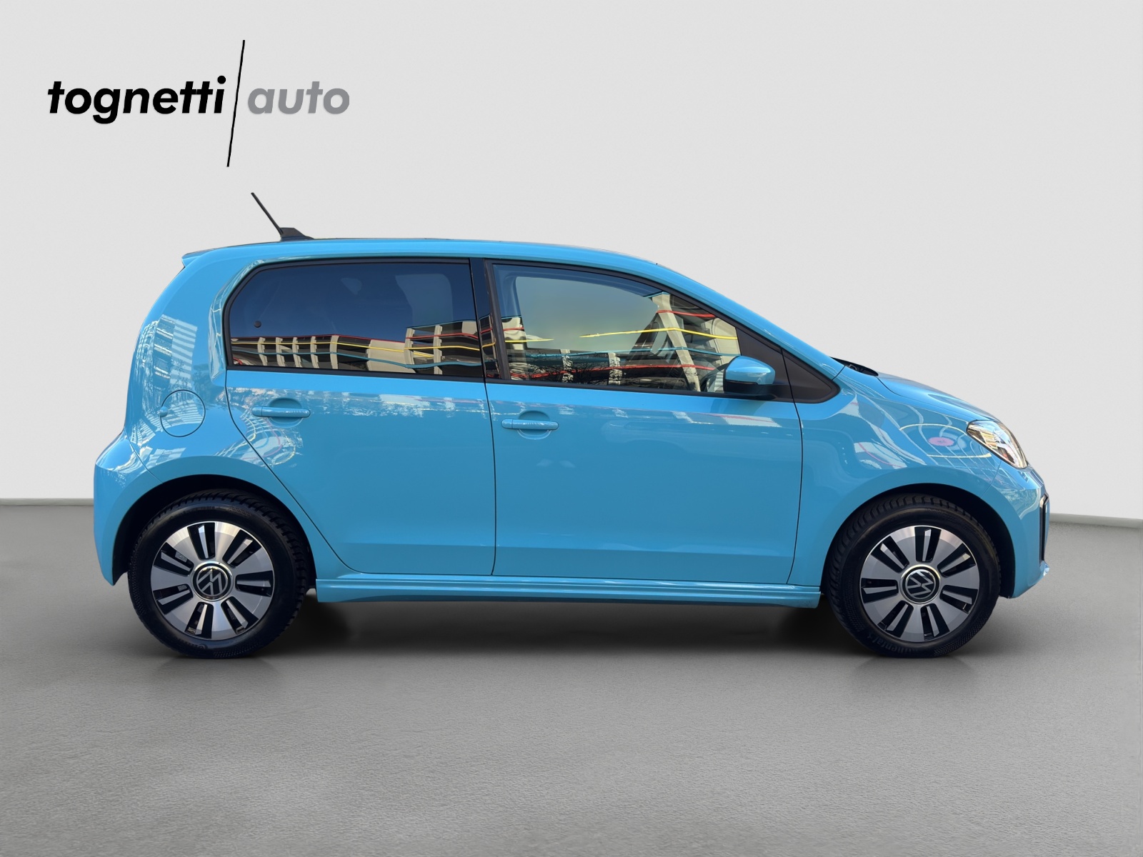 VW e-Up-showroom-element-2