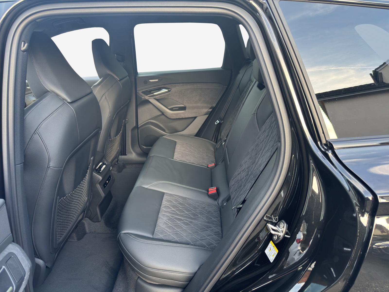 AUDI Q6 e-tron quattro-image-11